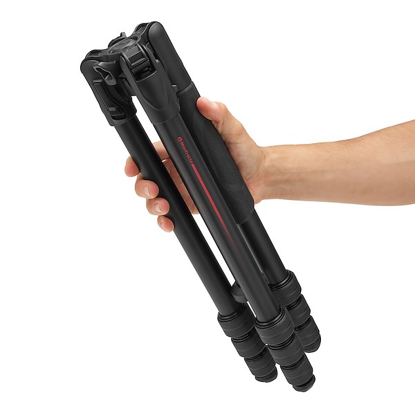 Befree GT PRO Alu-Stativ ohne Kopf Manfrotto Befree GT PRO Aluminium-Stativ ohne Kopf eingeklappt in einer Hand
