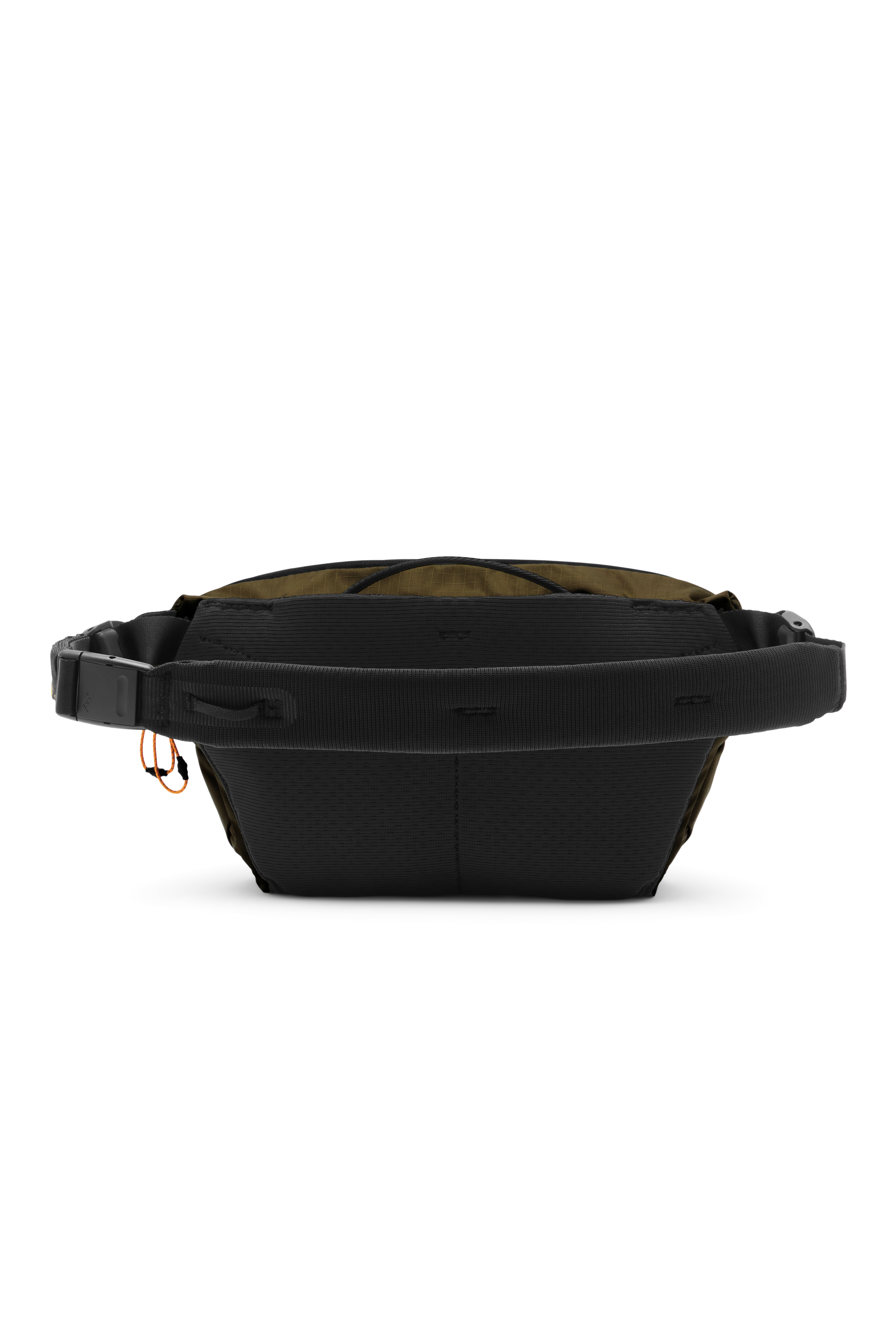 Peak Design Outdoor Sling 4L (kelp) – Rückseite mit gepolsterter Auflage und breitem Tragegurt für stabilen Sitz