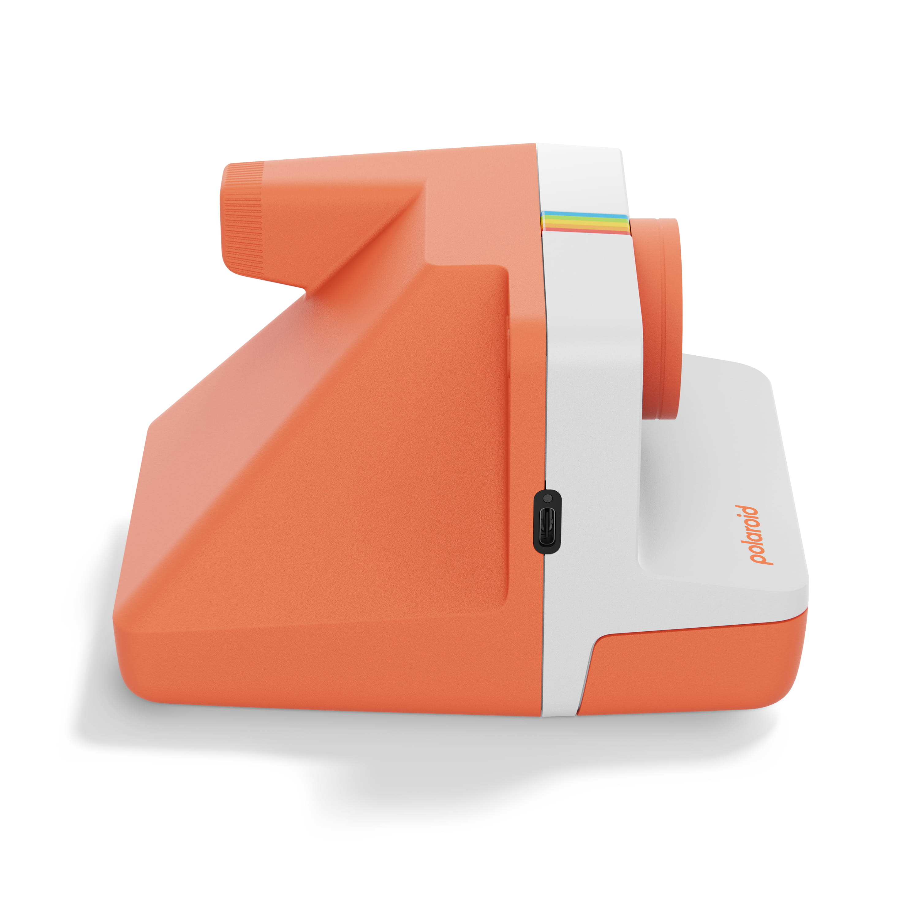 Polaroid Now Gen 3 coral – linke Seitenansicht mit Gehäuseform, Anschluss und strukturiertem Griffbereich