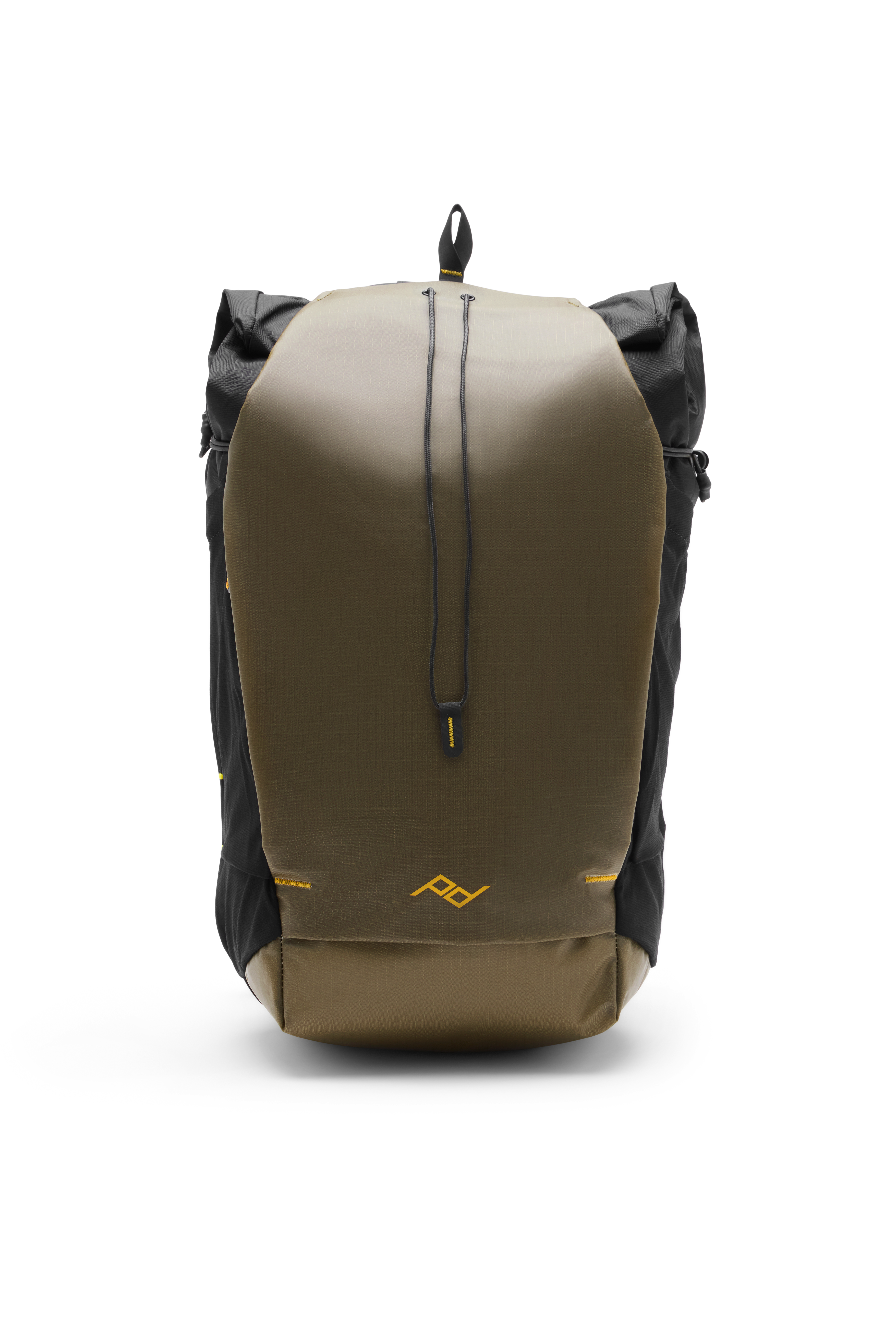 Peak Design Outdoor Backpack 25L (kelp) – Vorderansicht mit Rolltop-Verschluss und elastischer Kordel