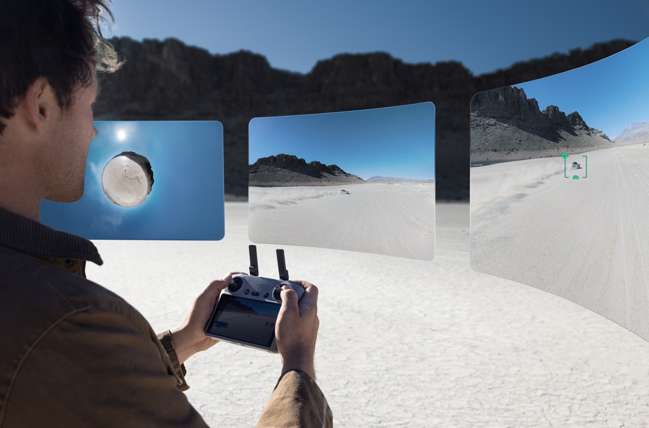 DJI Avata 360 Drohne mit FPV-Controller bei Steuerung in weiter Wüstenlandschaft mit Livebild-Overlay