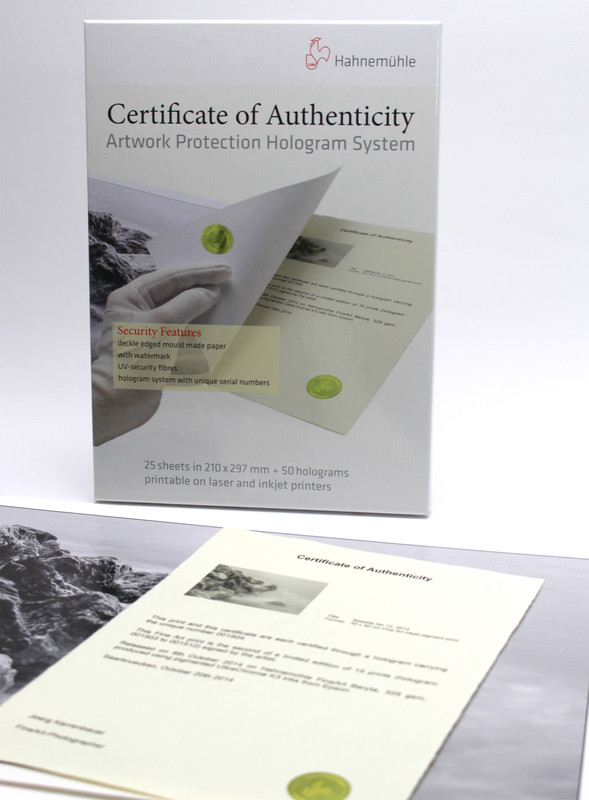 Echtheitszertifikat A4 / 25 Blatt Hahne,ühle Echtheitszertifikat einmal liegend und darüber stehend die VErpackung des Echtheitszertifikates