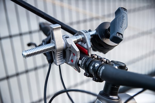 C76CJ 3" Mittelschraubzwinge mit Backen C76CJ 3" Mittelschraubzwinge mit Backen, Anwendungsbeispiel Fahrrad