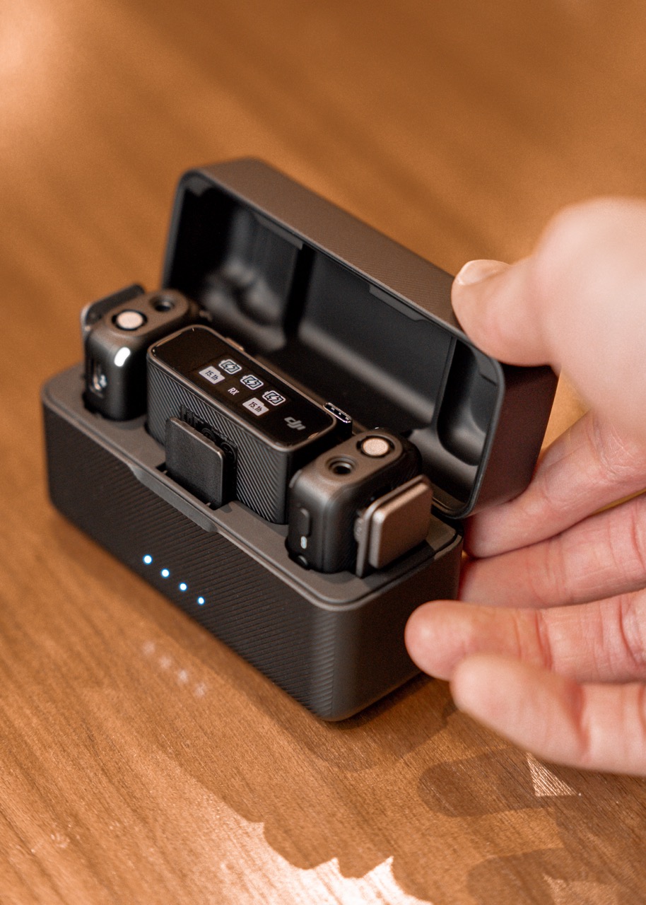 Mic (TX + RX + Ladeschale) Mic (TX + RX + Ladeschale)