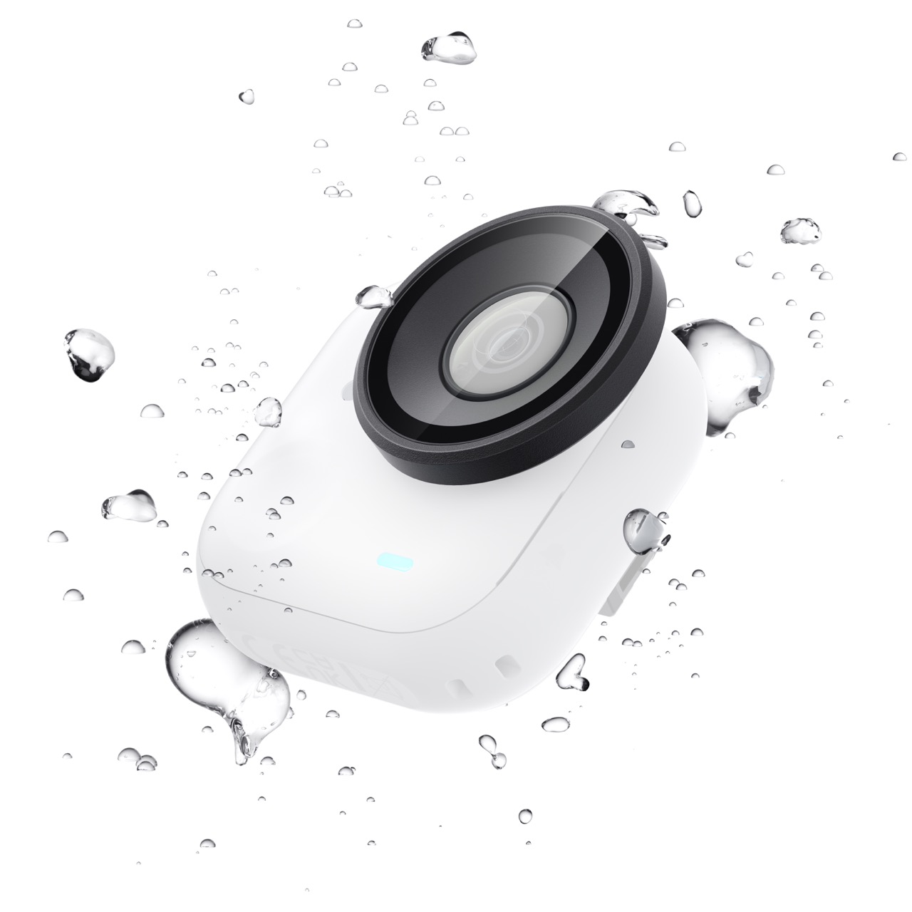 Aqua-Lens für Insta360 GO Ultra in schräger Ansicht, montiert auf der Kamera mit Wassertropfen