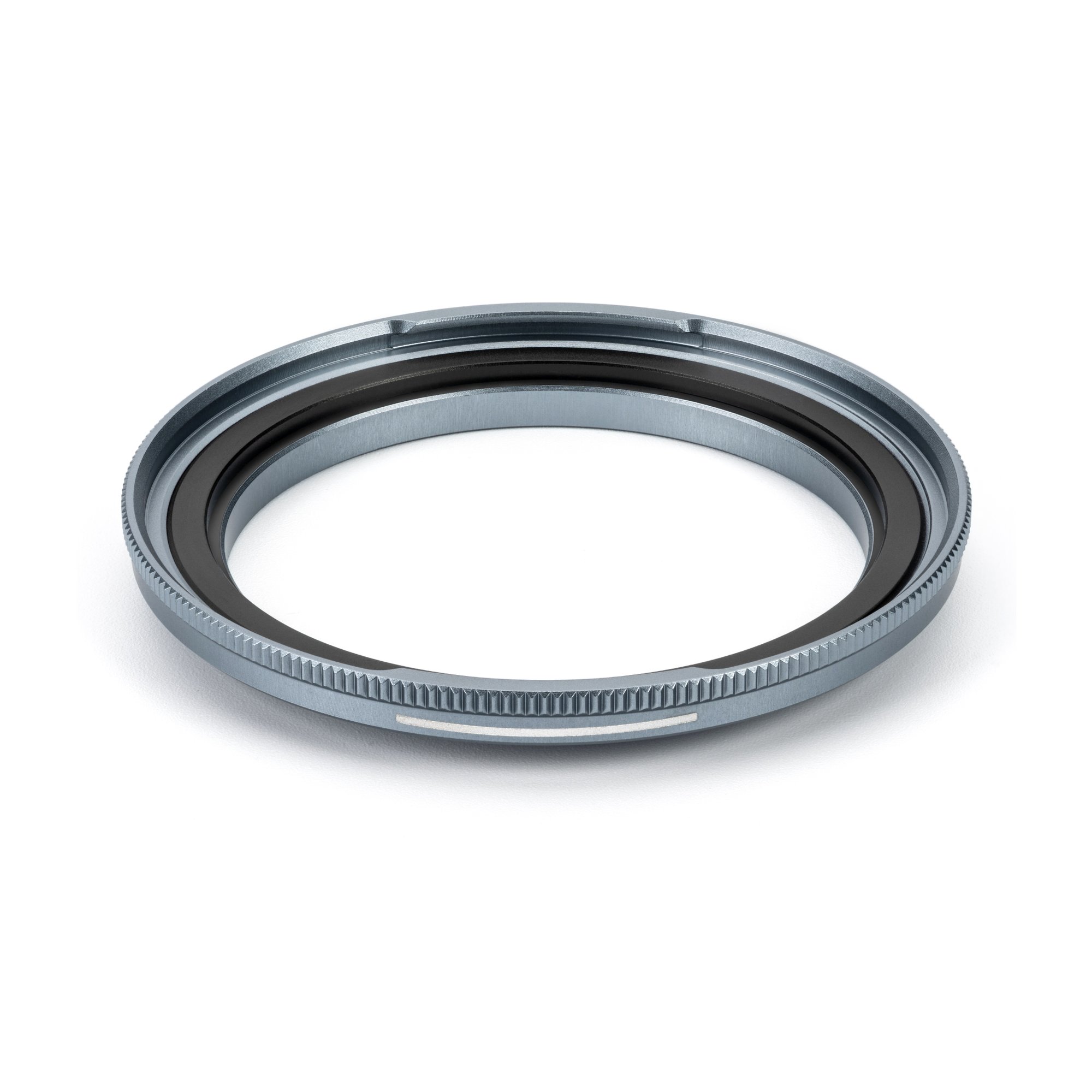 JetMag Pro 49mm Adapterring (49MAG) in schräger Detailansicht mit präzise gefertigtem Metallrahmen für Magnetfilter.