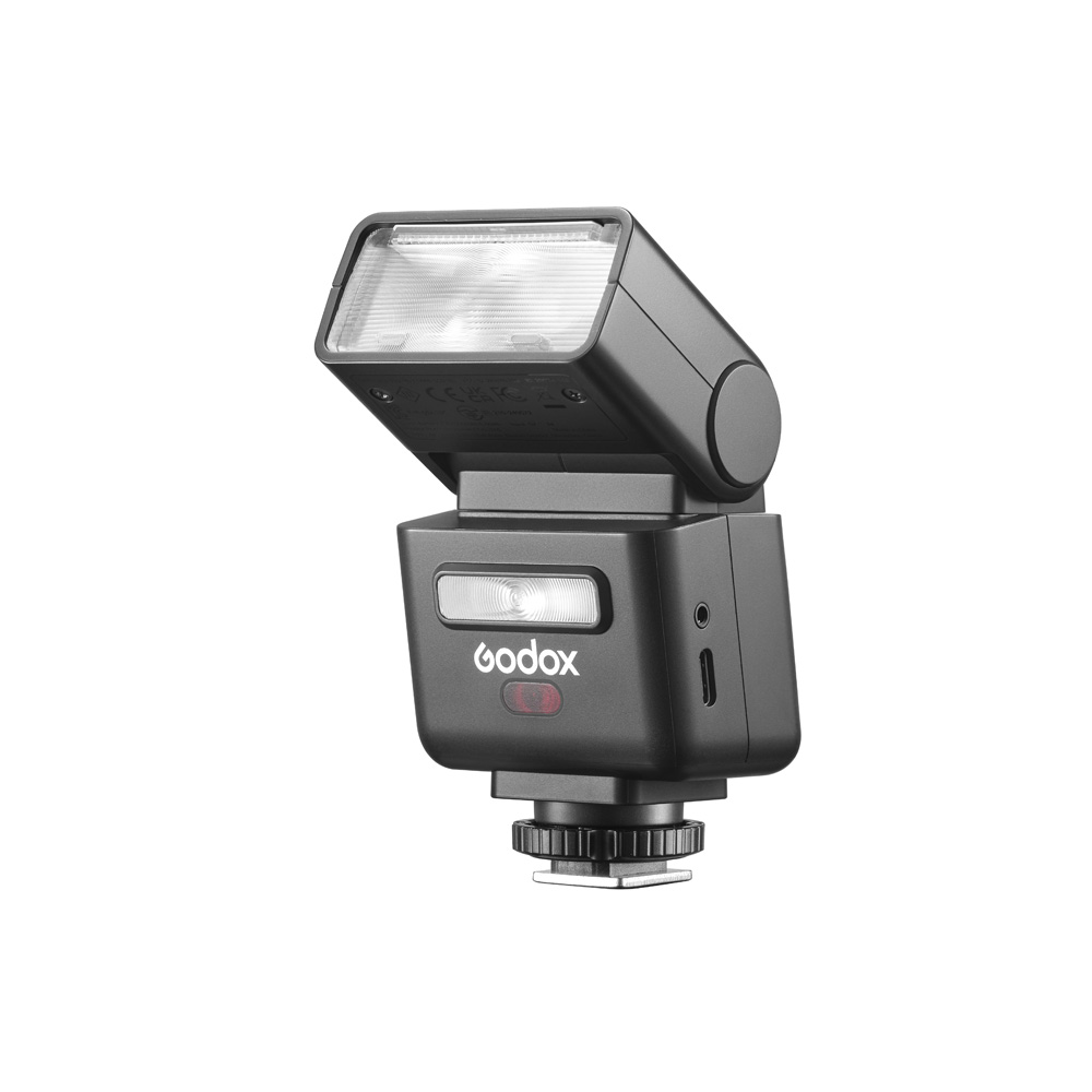 Godox IT32 TTL Kamerablitz – schräge Ansicht mit schwenkbarem Blitzkopf und integriertem LED-Hilfslicht