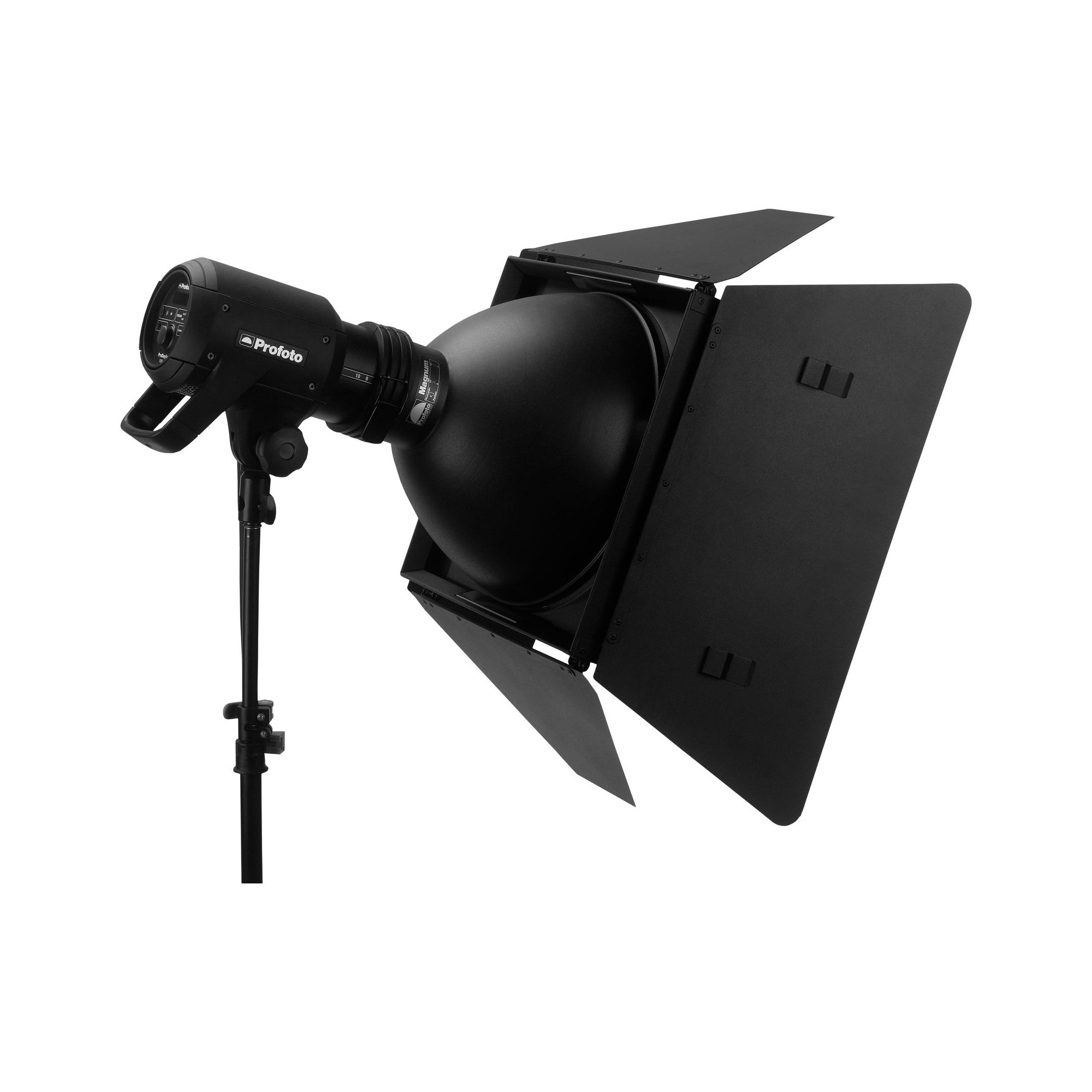 Profoto Abschirmklappen für Magnum Reflector in schräger Ansicht, montiert am Reflektor zur präzisen Lichtsteuerung.