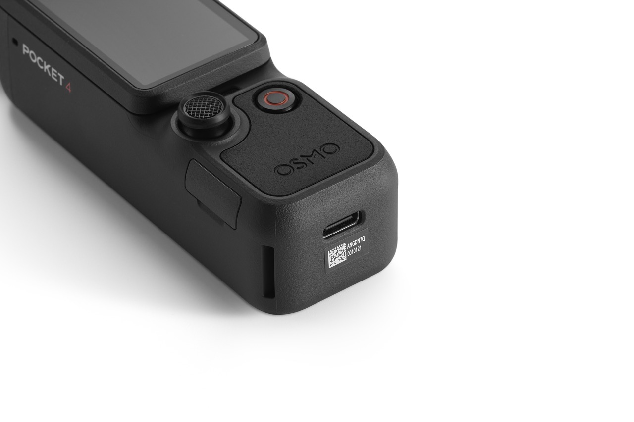 DJI Osmo Pocket 4 – Detailansicht der Bedienelemente, Joystick und USB-C-Anschluss am kompakten Kameragehäuse