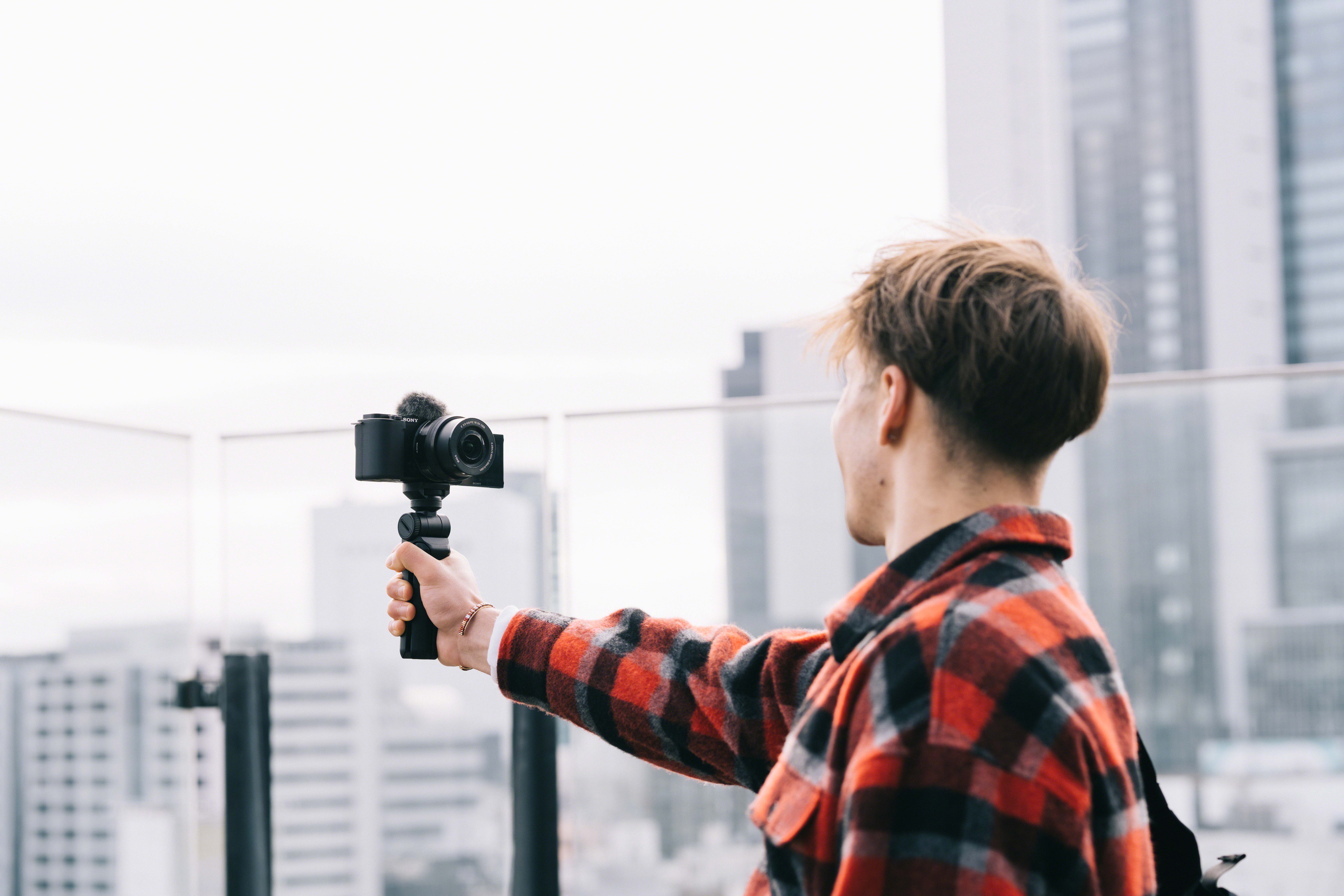 Alpha ZV-E10 + E 16-50mm 3.5-5.6 OSS PZ Alpha ZV-E10 + E 16-50mm 3.5-5.6 OSS PZ