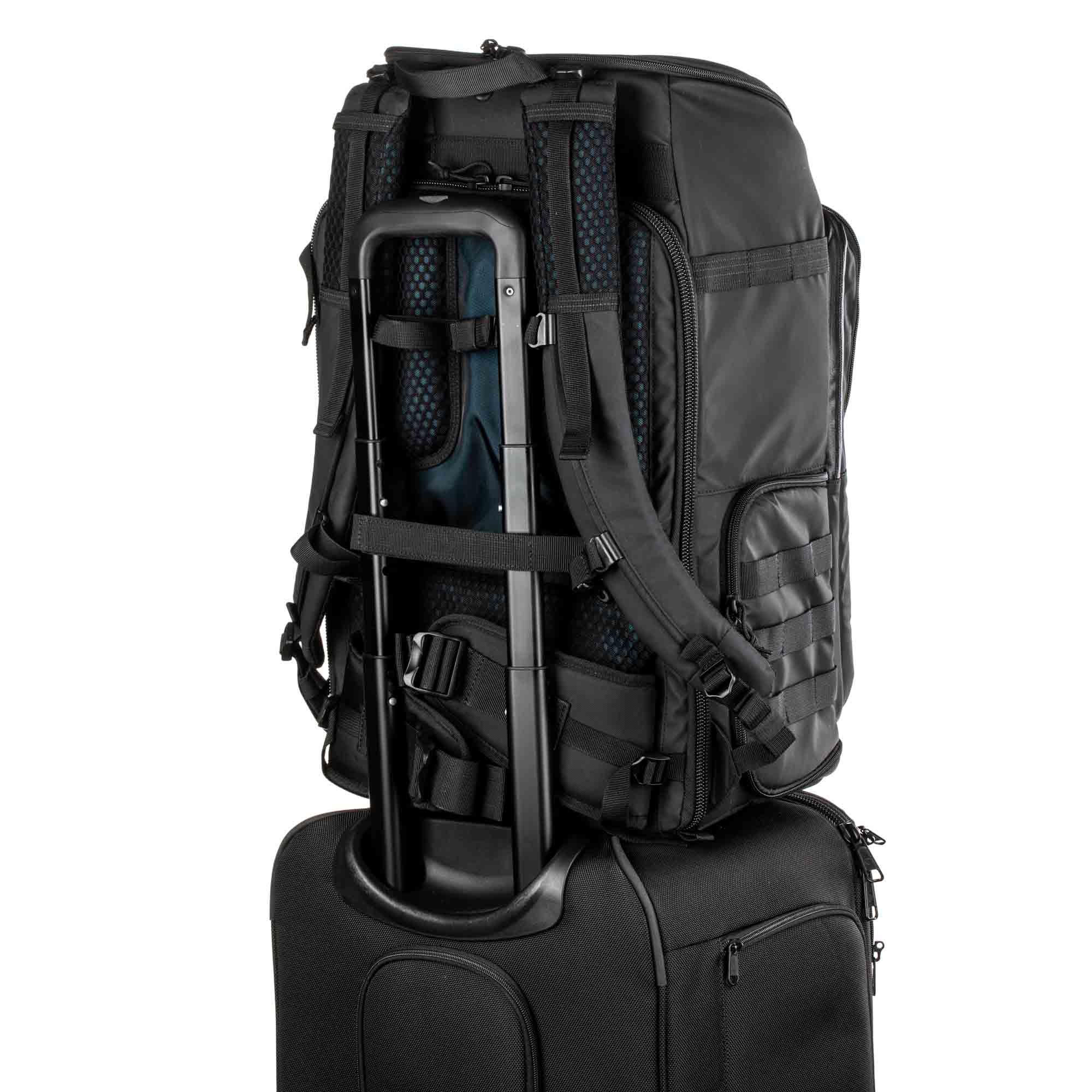 Axis V2 32L Rucksack (schwarz) Tenba Axis V2 32L Rucksack in der Farbe Schwarz, Auf Rollkoffer befestigt