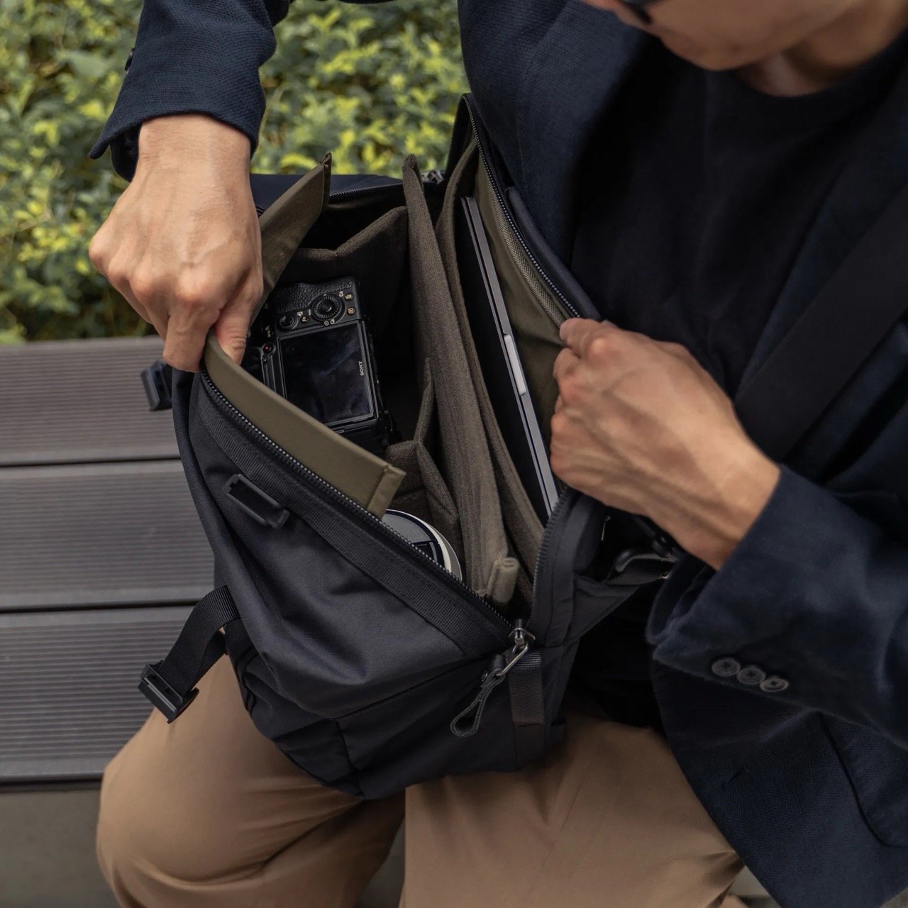 Lightning Rider V2 Sling Bag (Black) Lightning Rider V2 Sling Bag (Black)