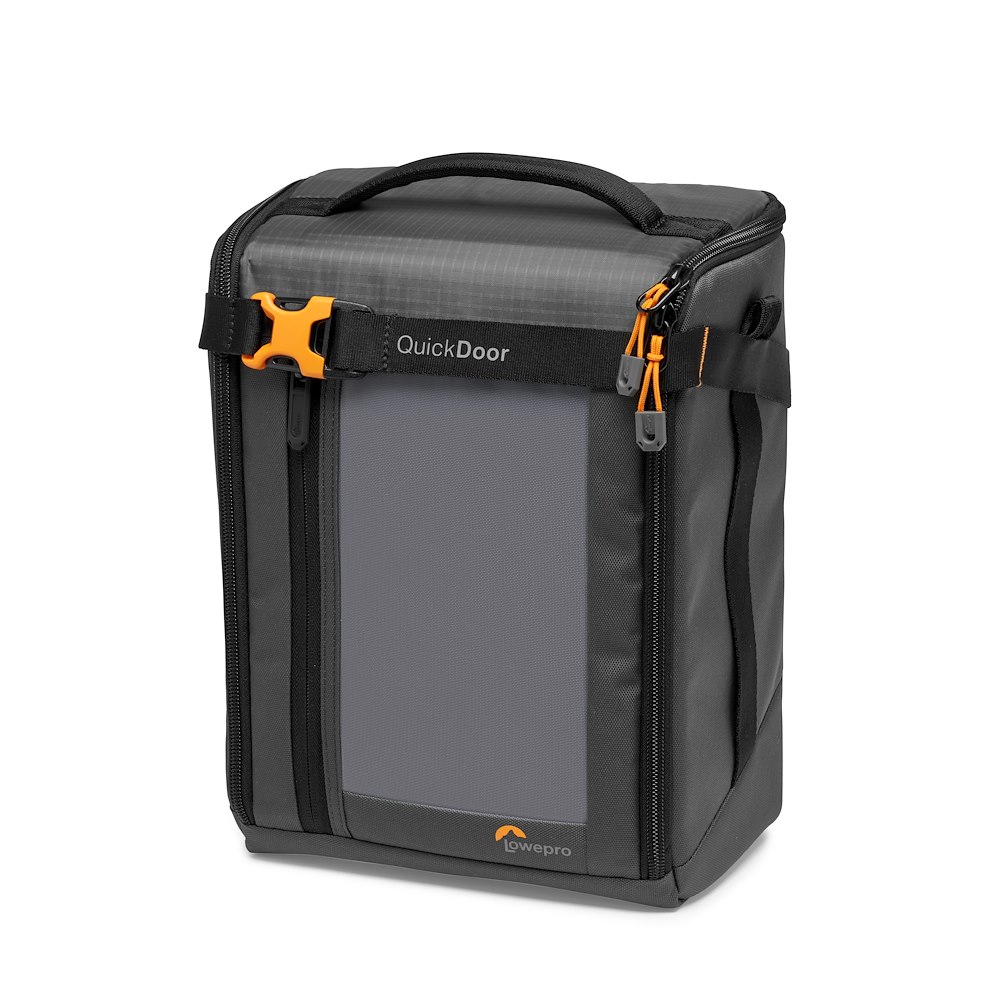Lowepro GearUp Creator Box XL II – geschlossene Vorderansicht der gepolsterten Kameratasche mit Tragegriff