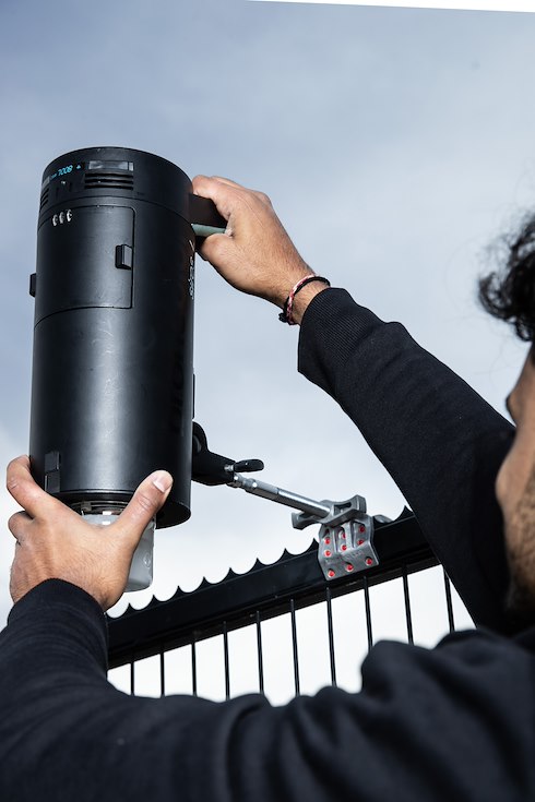 C152EJ 6" Schraubzwinge mit Backen Manfrotto C152EJ 6" Schraubzwinge mit Backen, Andwendungsbeispiel Halterung eines Blitzes