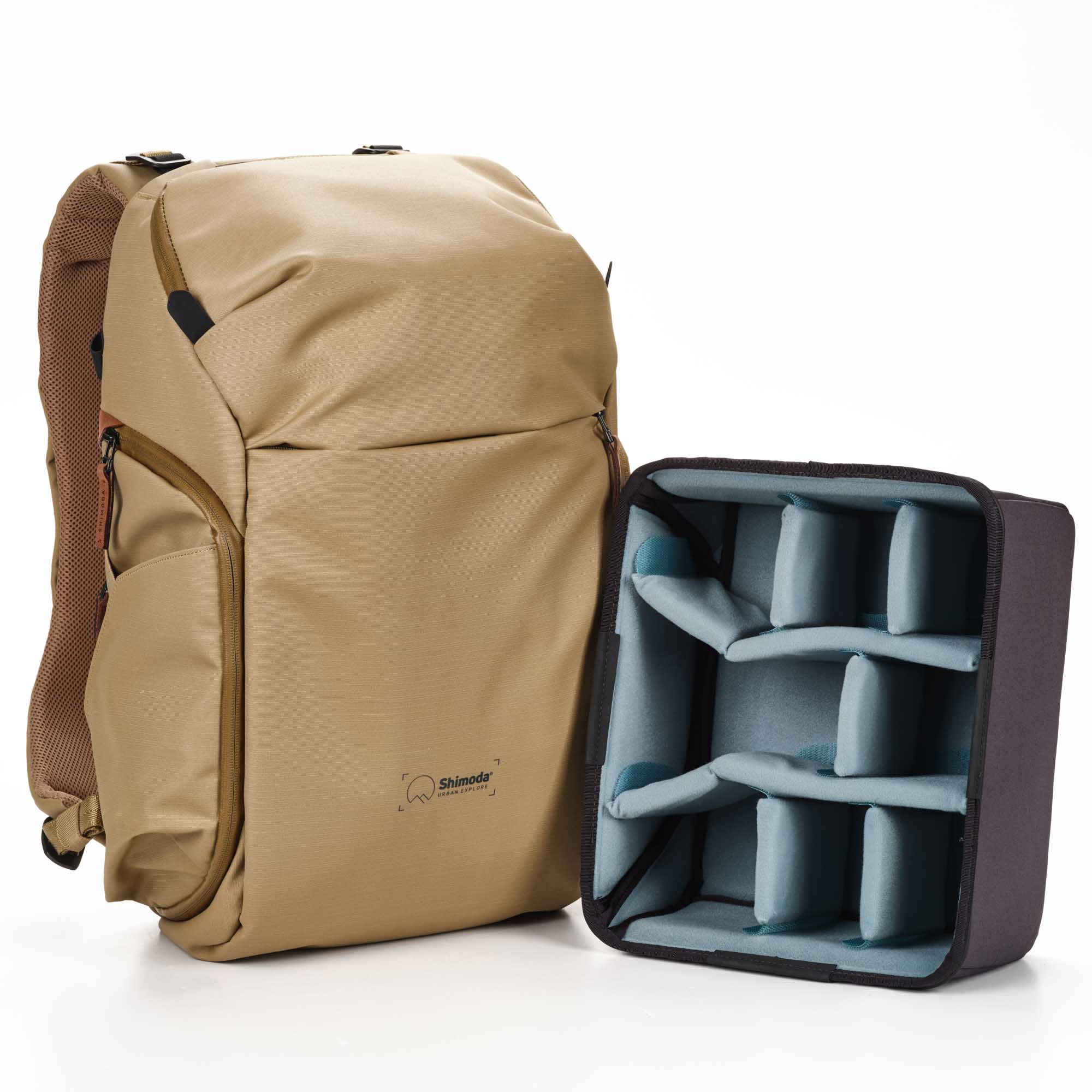 Shimoda Designs Explore 25 Rucksack in Beige, Frontal links und mit Camera Cube Insert rechts daneben