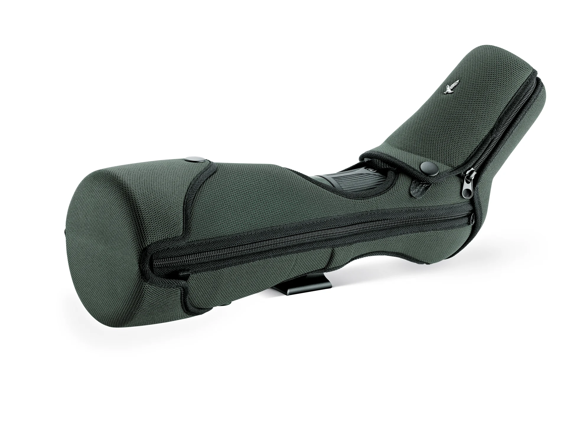 Swarovski Optik SOC Schutzhülle für ATS/ATM 80 mm Spektiv in schräger Ansicht mit Reißverschluss und Objektivschutz