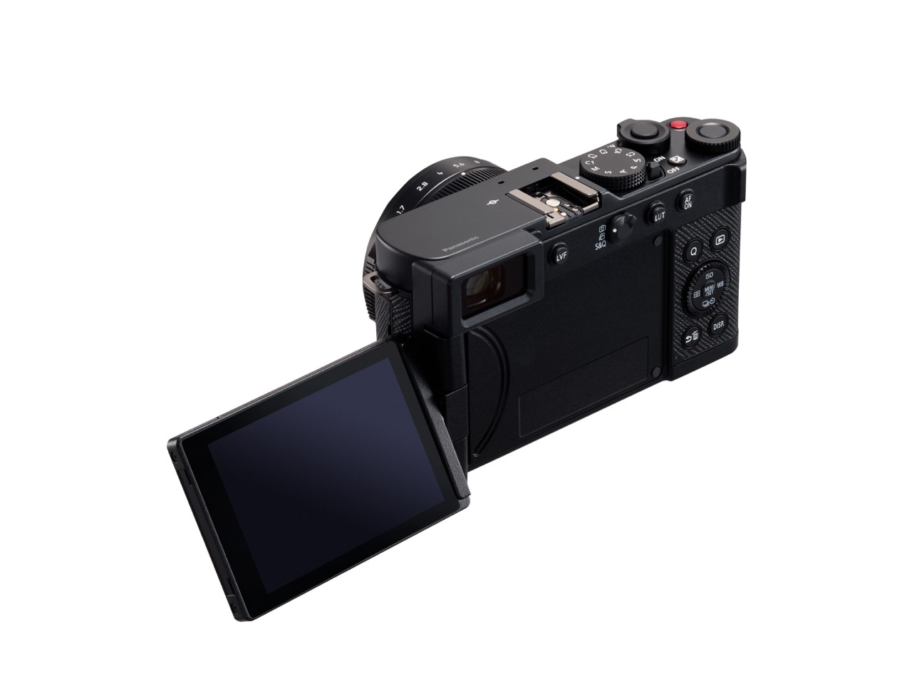 Panasonic Lumix L10 in Schwarz mit ausgeklapptem Display aus rückwärtiger Schrägansicht