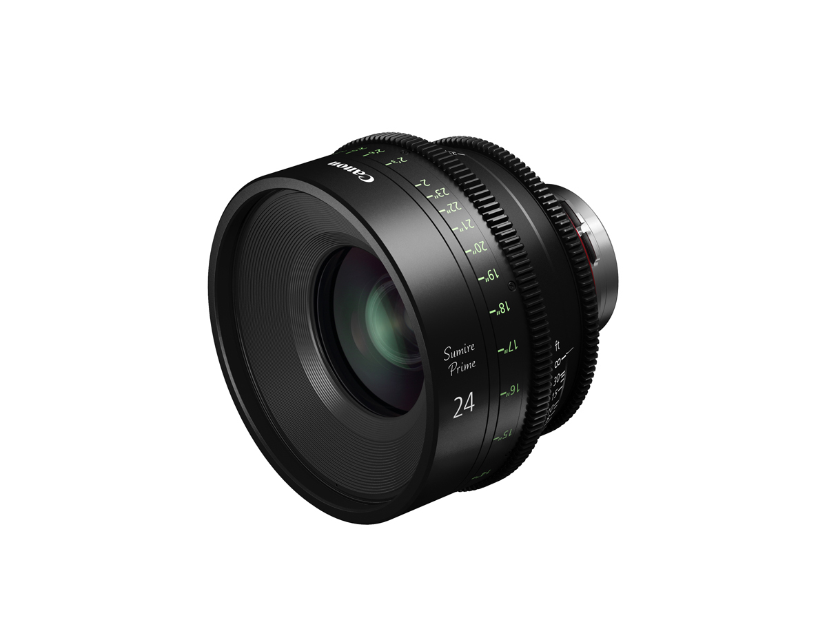 Canon CN-E 24mm T1.5 FP X Sumire Prime Cine-Objektiv in schräger Produktansicht mit Frontlinse