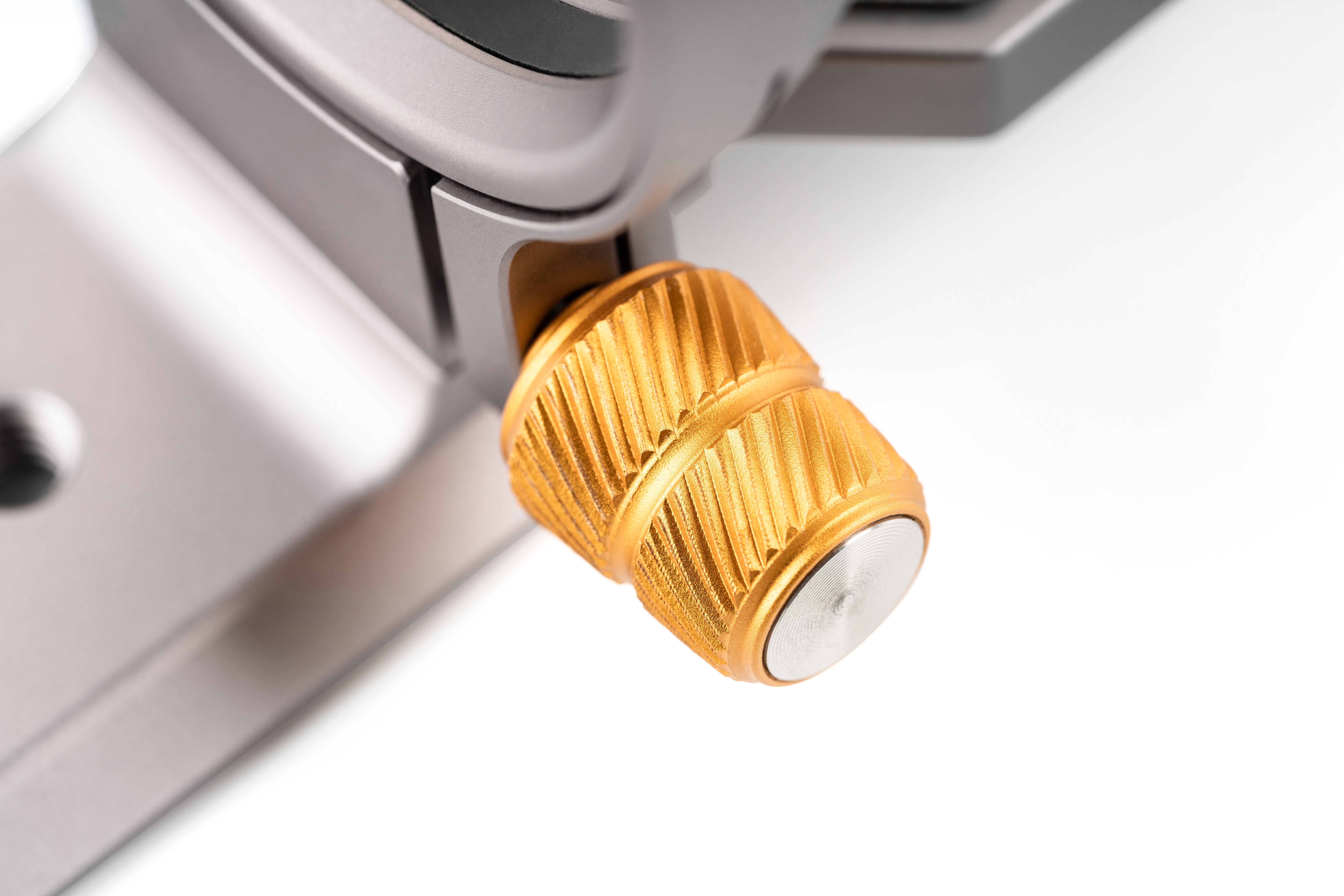 NiSi Wizard Bracket W-63 – Detailansicht des gerändelten Einstellknopfs zur Fixierung der Position