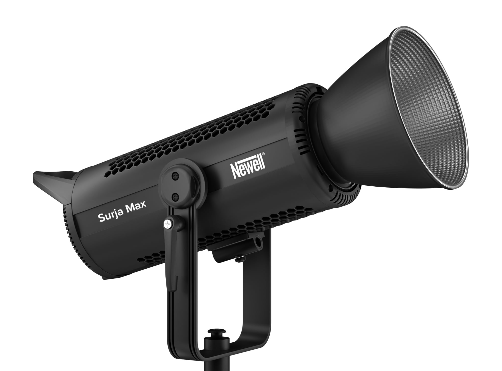 Newell Surja Max 500 LED-Leuchte mit montiertem Reflektor in schräger Seitenansicht