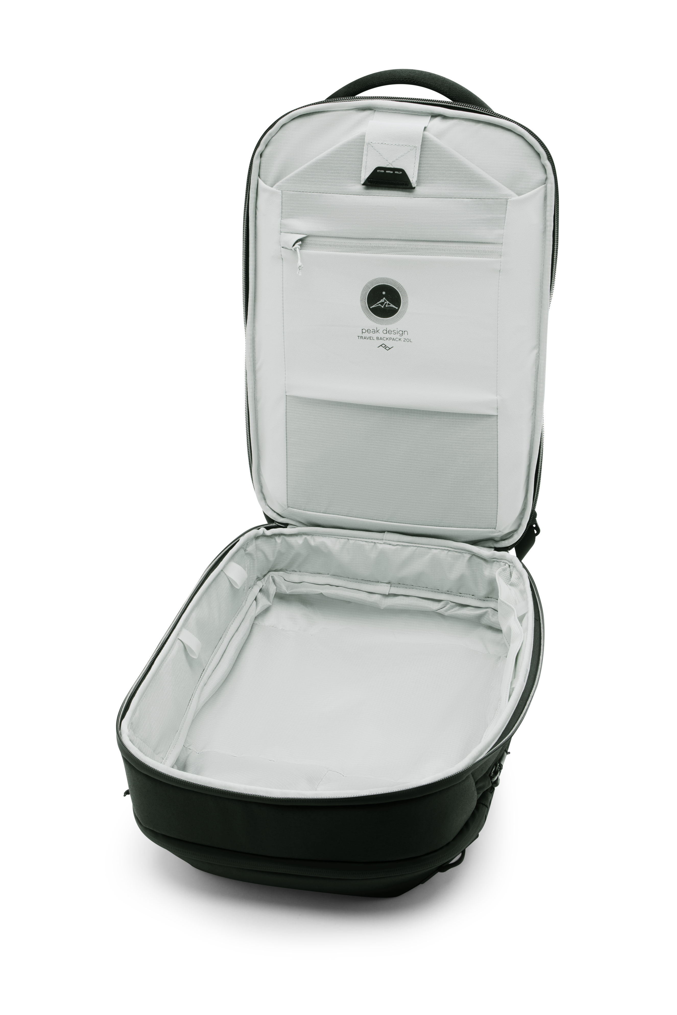 Geöffneter Peak Design Travel Backpack 20L in Schwarz mit hellem Innenraum und Organisationsfächern für Reisegepäck