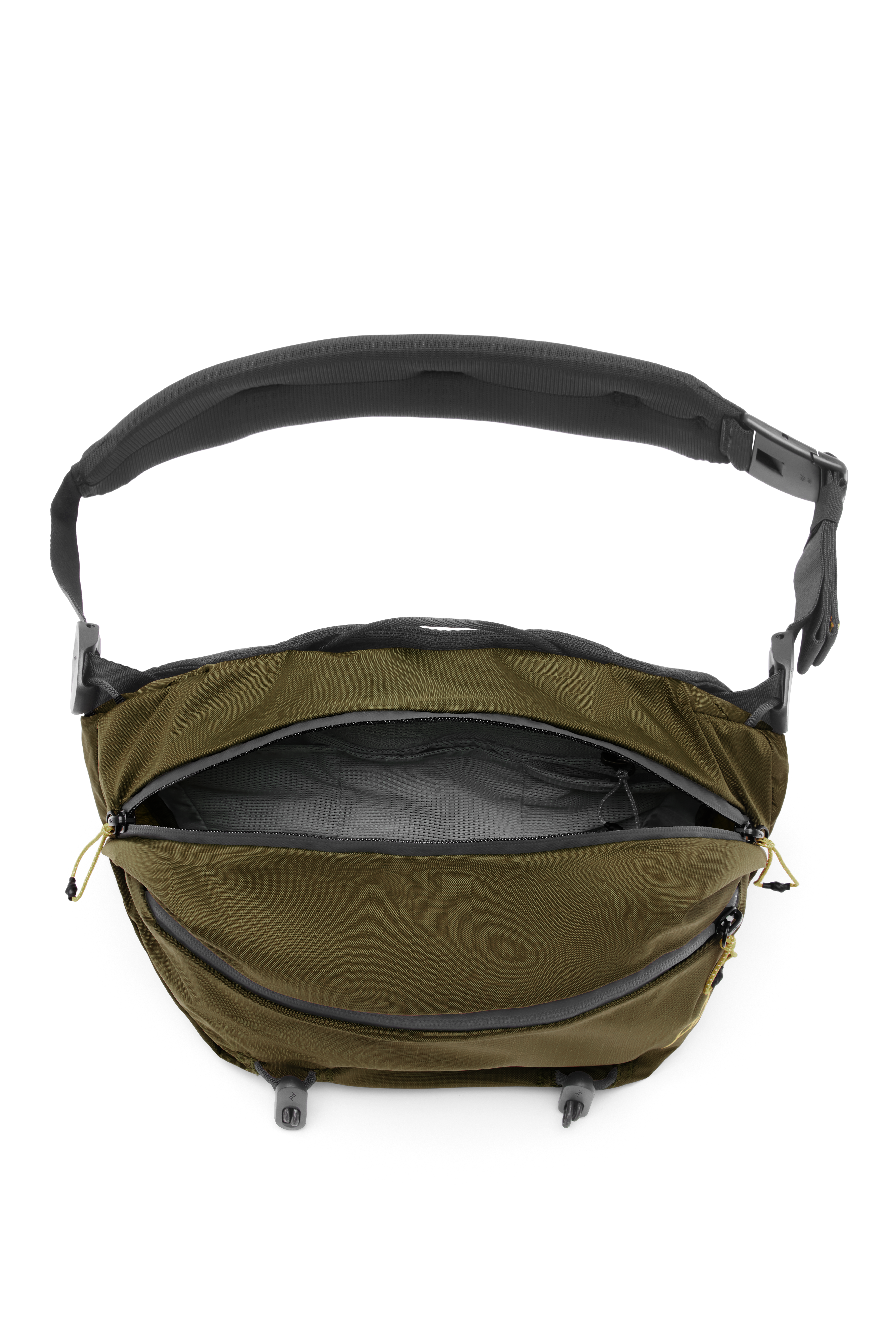 Peak Design Outdoor Sling 7L (kelp) – geöffnete Draufsicht mit Innenfächern und strukturiertem Stauraum für Zubehör