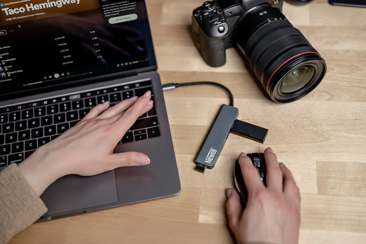 5-in-1 USB-C Hub 5-in-1 USB-C Hub