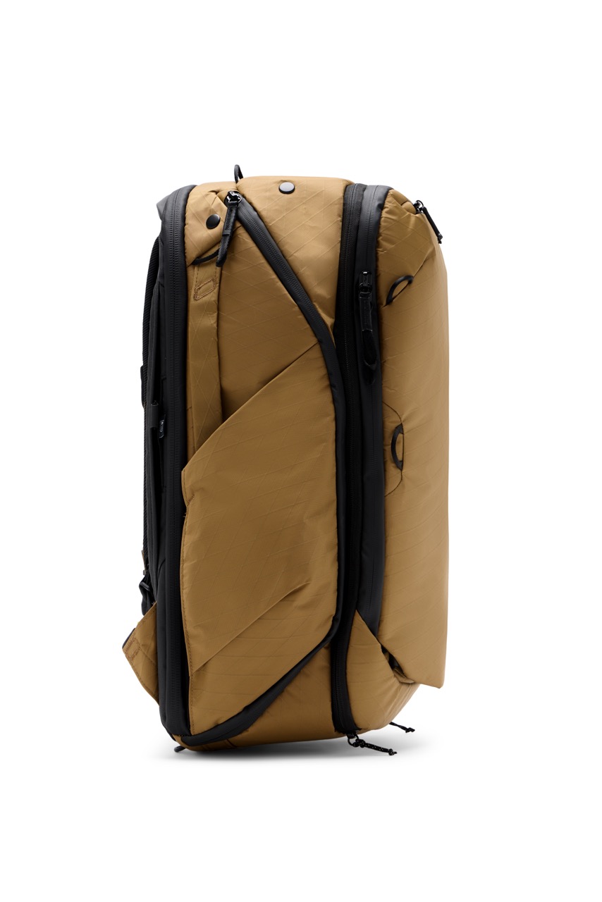 Travel Backpack 45L Coyote in der Farbe Beige,  Linke Seite