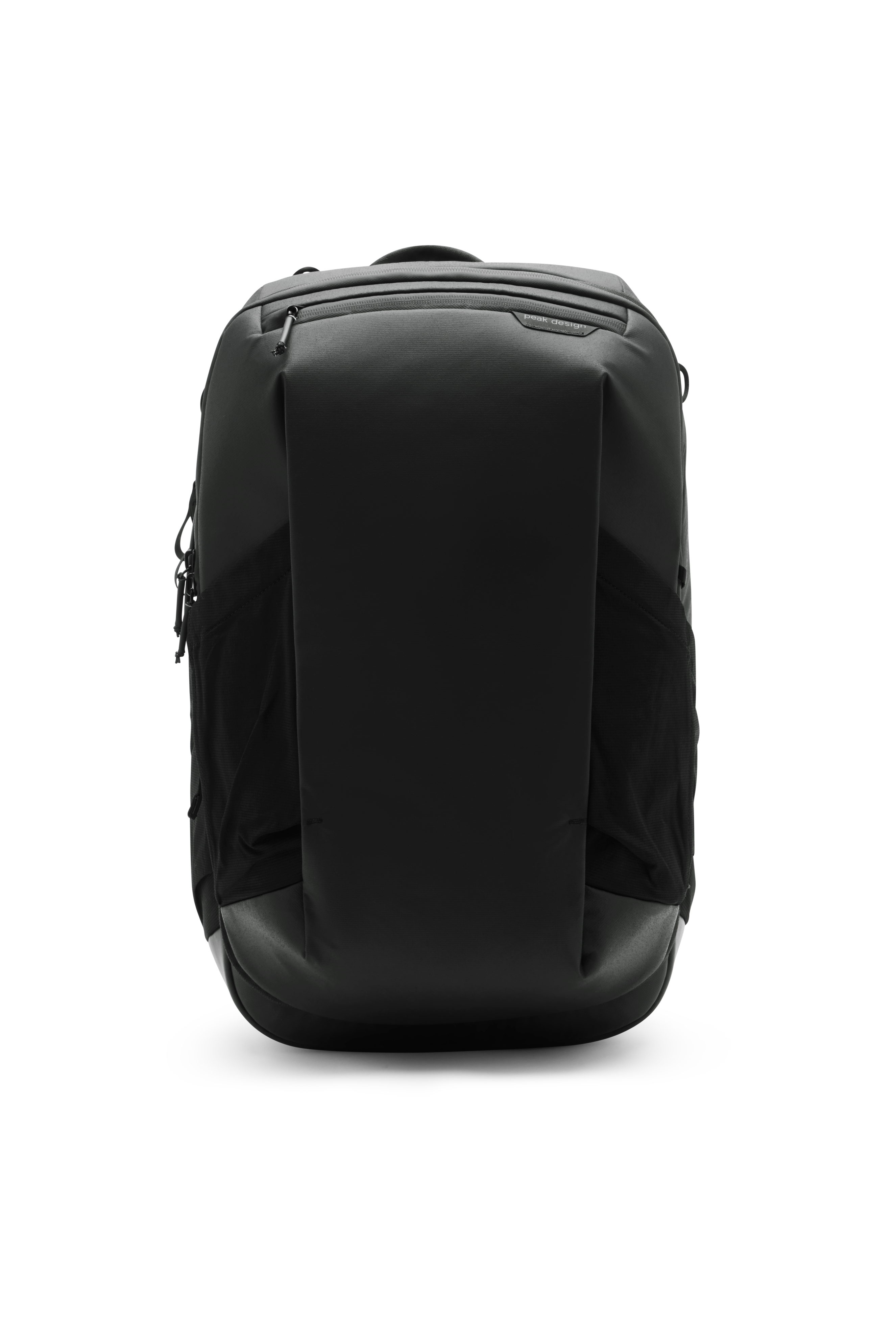 Peak Design Travel Backpack 2in1 in Schwarz, Vorderansicht des vielseitigen Reiserucksacks mit Frontfach.