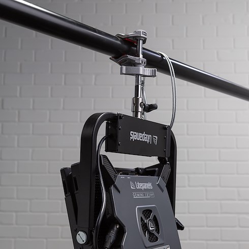 C50EJ 2" Schraubzwinge mit Backen Manfrotto C50EJ 2" Schraubzwinge mit Backen, Anwendungsbeispiel hängend