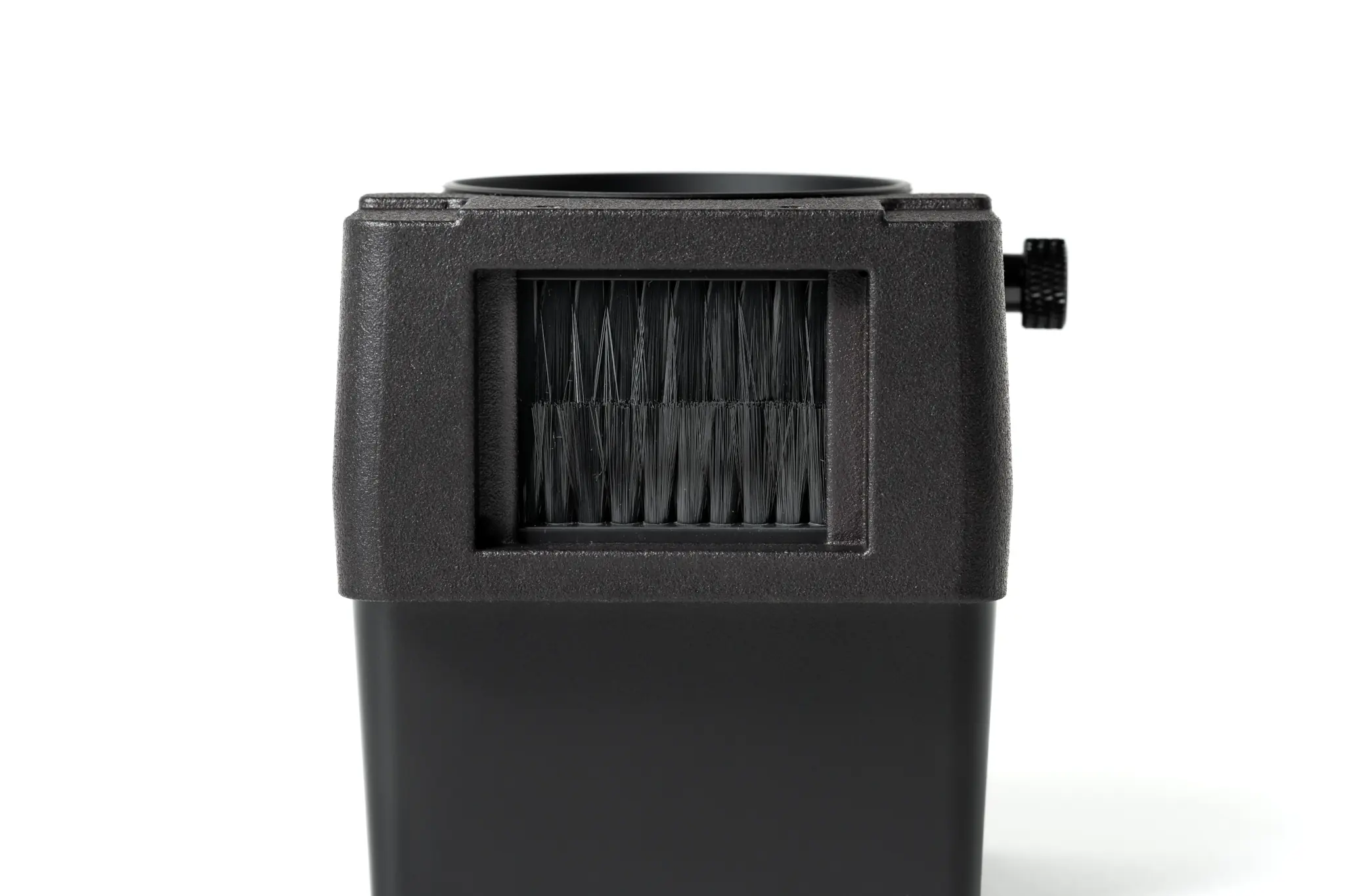 Vorderansicht des VALOI easy35 v2 Dusters mit integrierten Bürsten zur schonenden Reinigung von Filmstreifen.