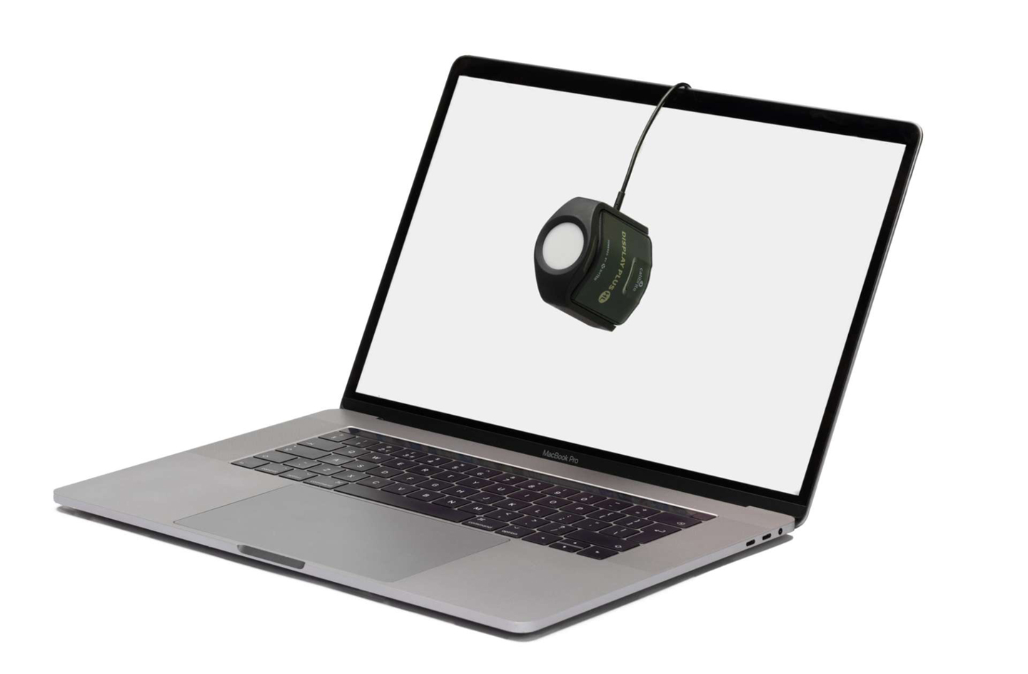 Calibrite Display Plus HL – Messgerät hängt auf einem Laptop-Display zur Kalibrierung