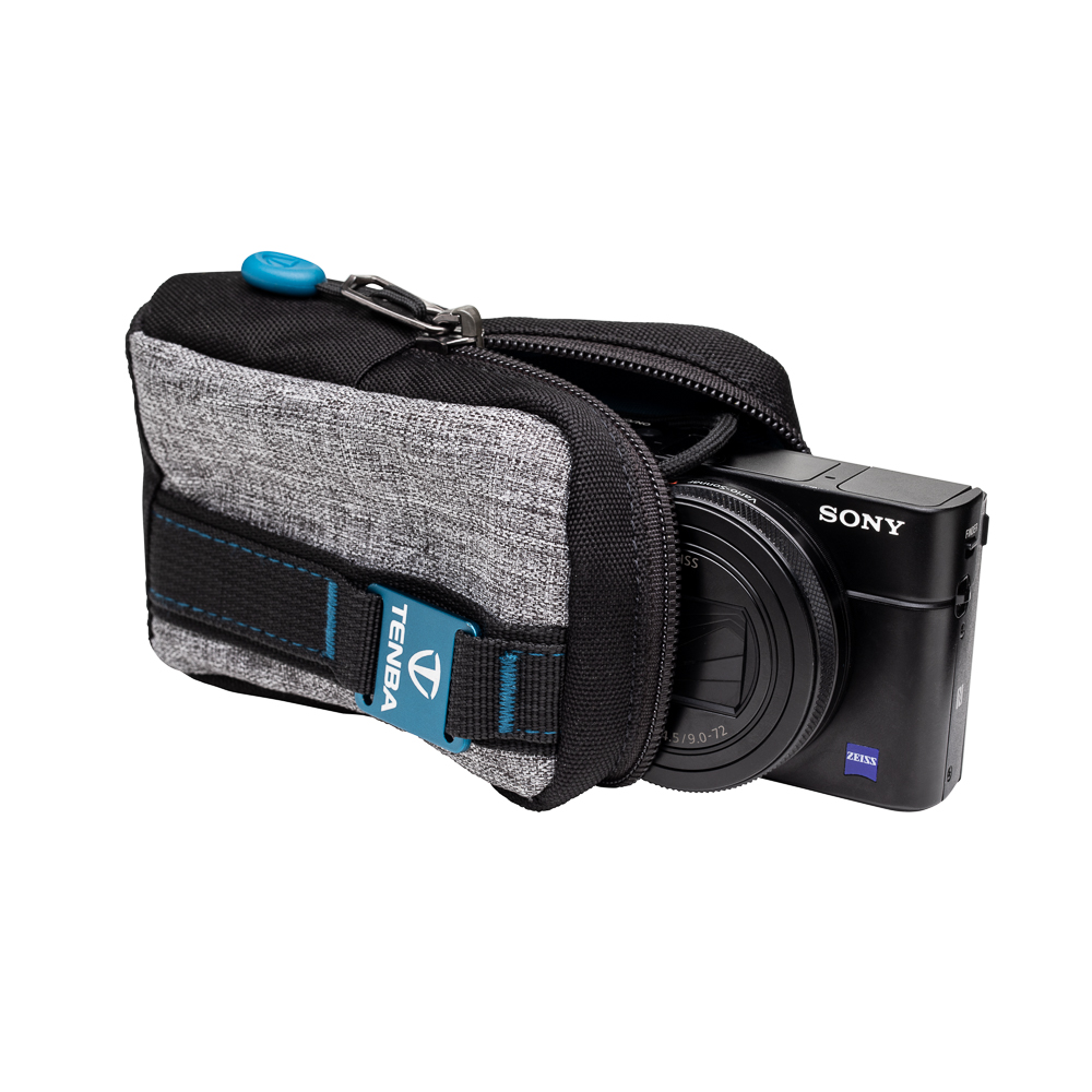 Tenba Skyline Pouch Grau mit Kamera