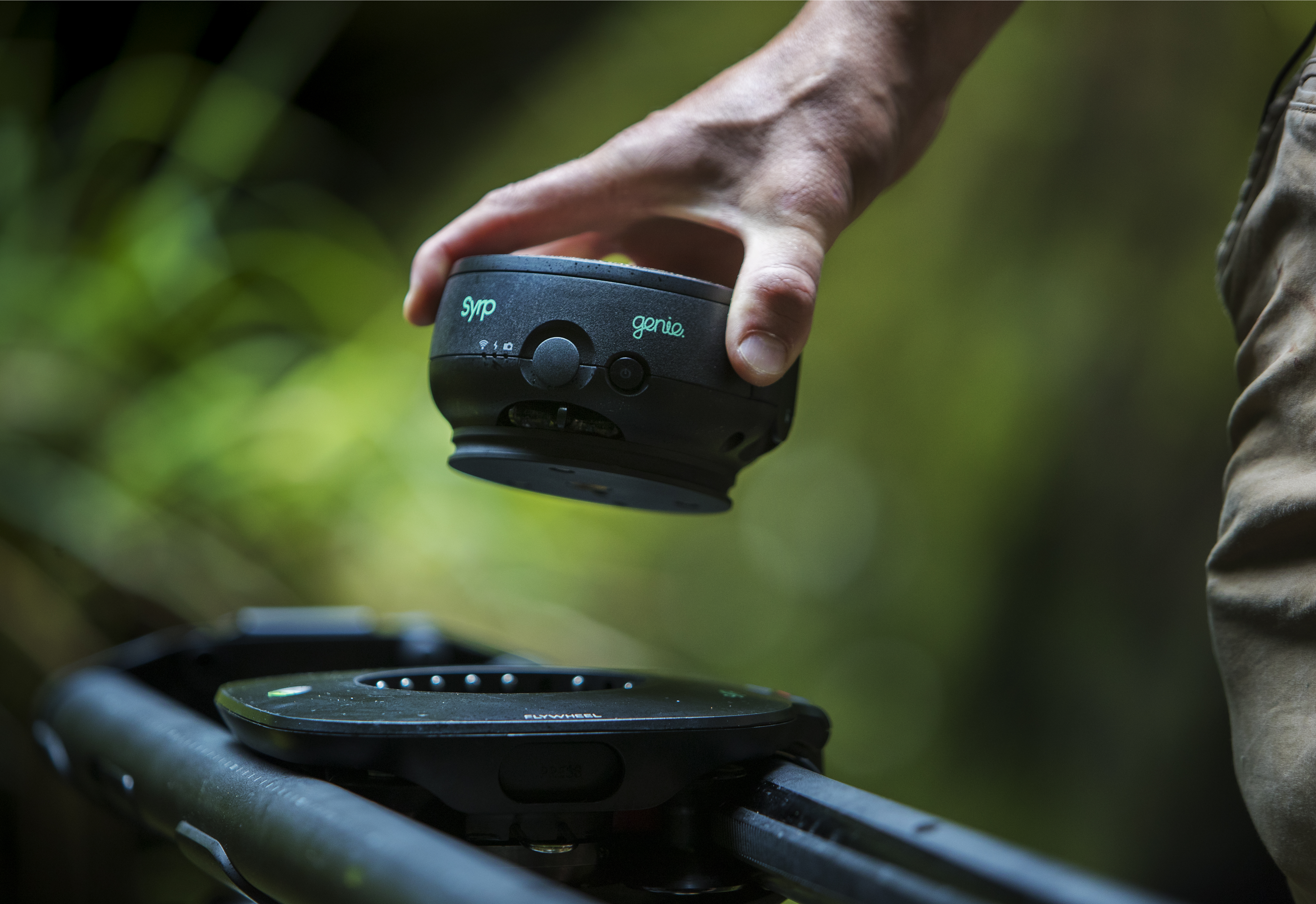 Genie II Linear Motion Controller Genie II Linear Motion Controller, Lifestyle Bild im Wald