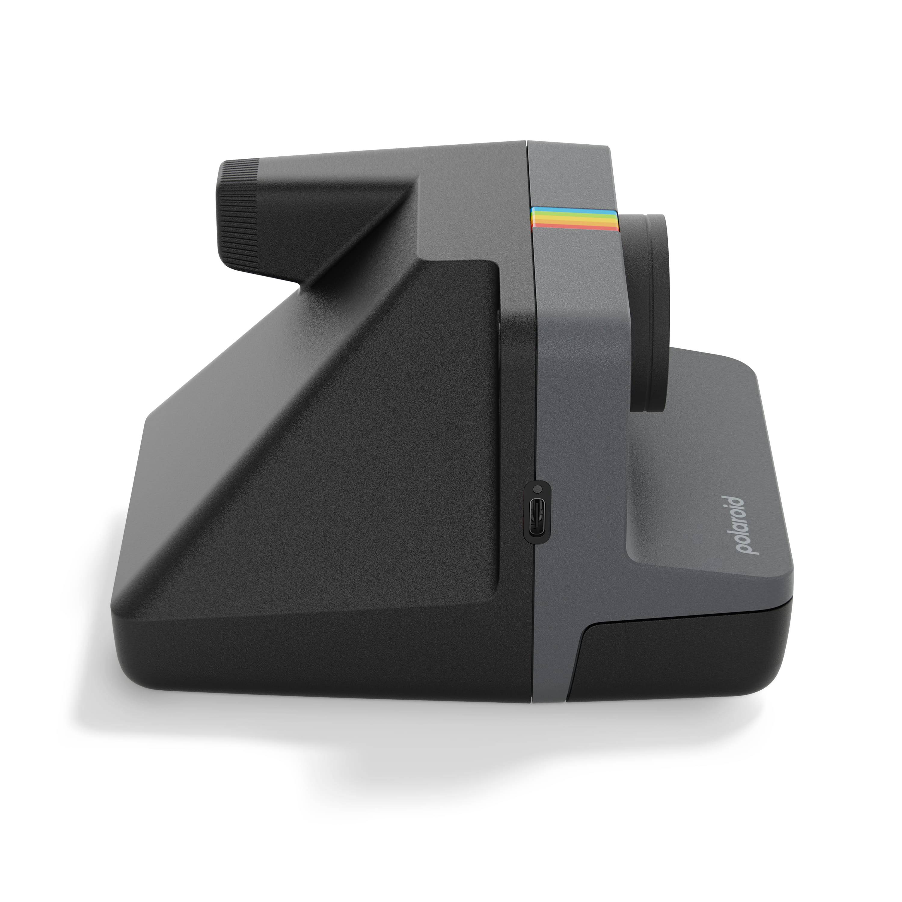 Polaroid Now Gen 3 schwarz – linke Seitenansicht mit Gehäuseform, Anschluss und strukturiertem Griffbereich