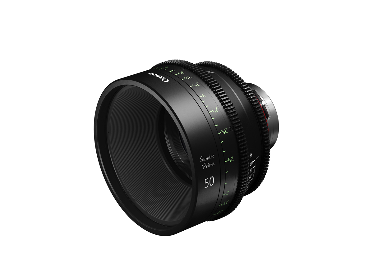 Canon CN-E 50 mm T1.3 FP X Sumire Prime Cine-Objektiv in schräger Vorderansicht mit sichtbarer Frontlinse.