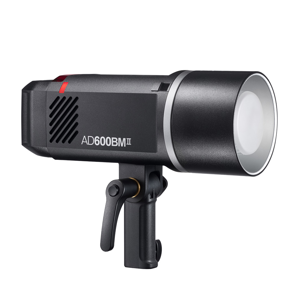 Godox Witstro AD600BM II Studioblitz mit geöffneter Blitzröhre und LED-Einstelllicht