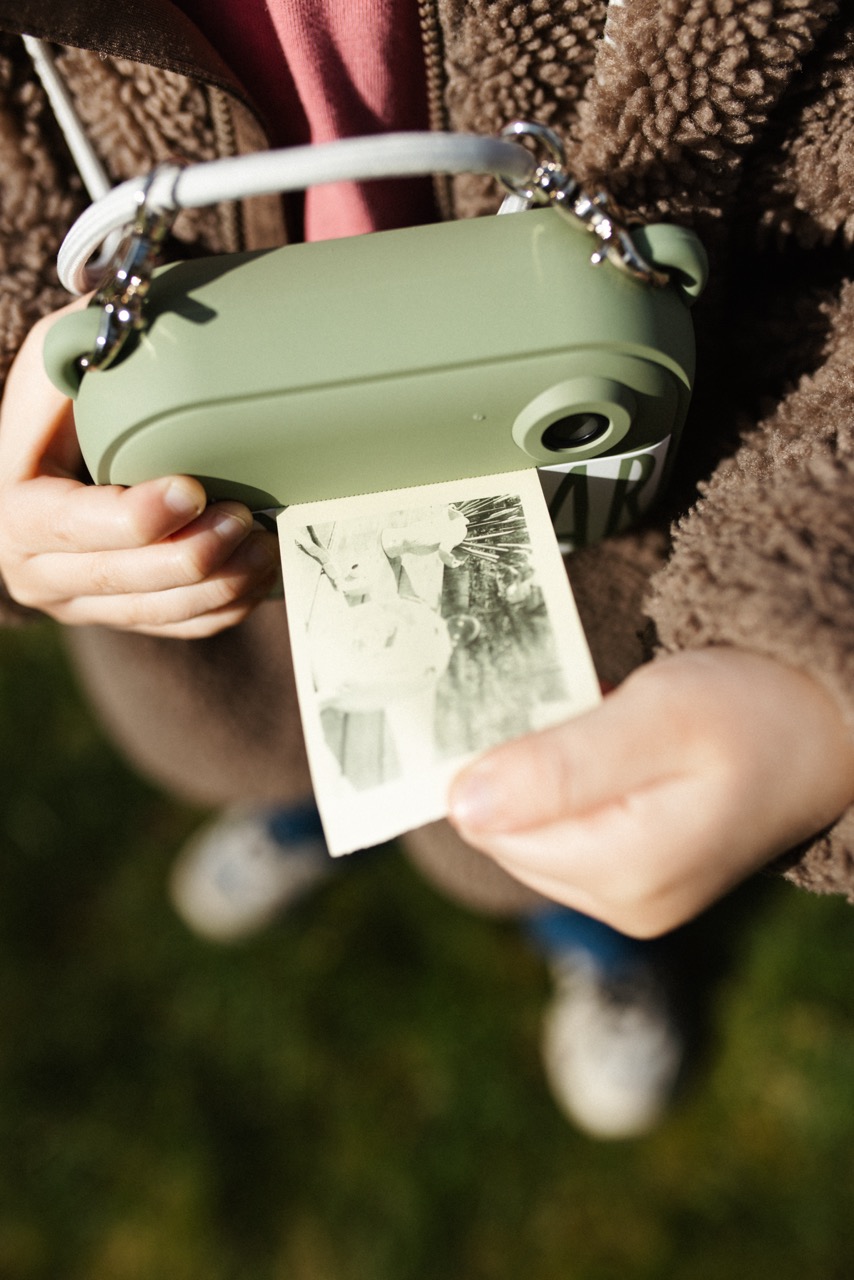 Artist laurel Hoppstar Artist Sofortbildkamera in der Farbe Laurel (grün), Lifestyle Foto mit Fotodruck