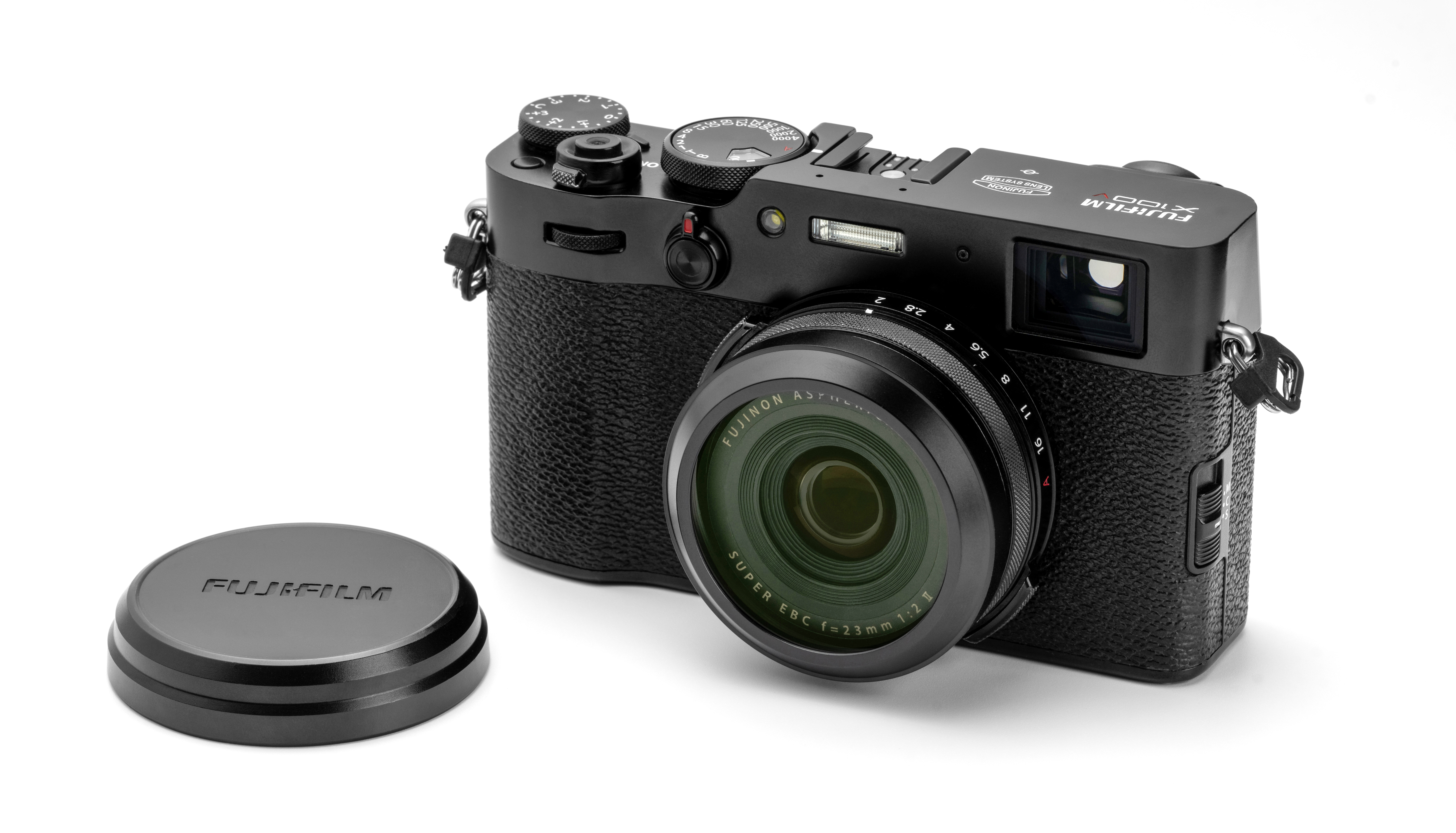 NiSi Highlight Diffusion Filter in Schwarz montiert an Fujifilm X100 Kamera, schräge Ansicht mit Objektiv und Filterring