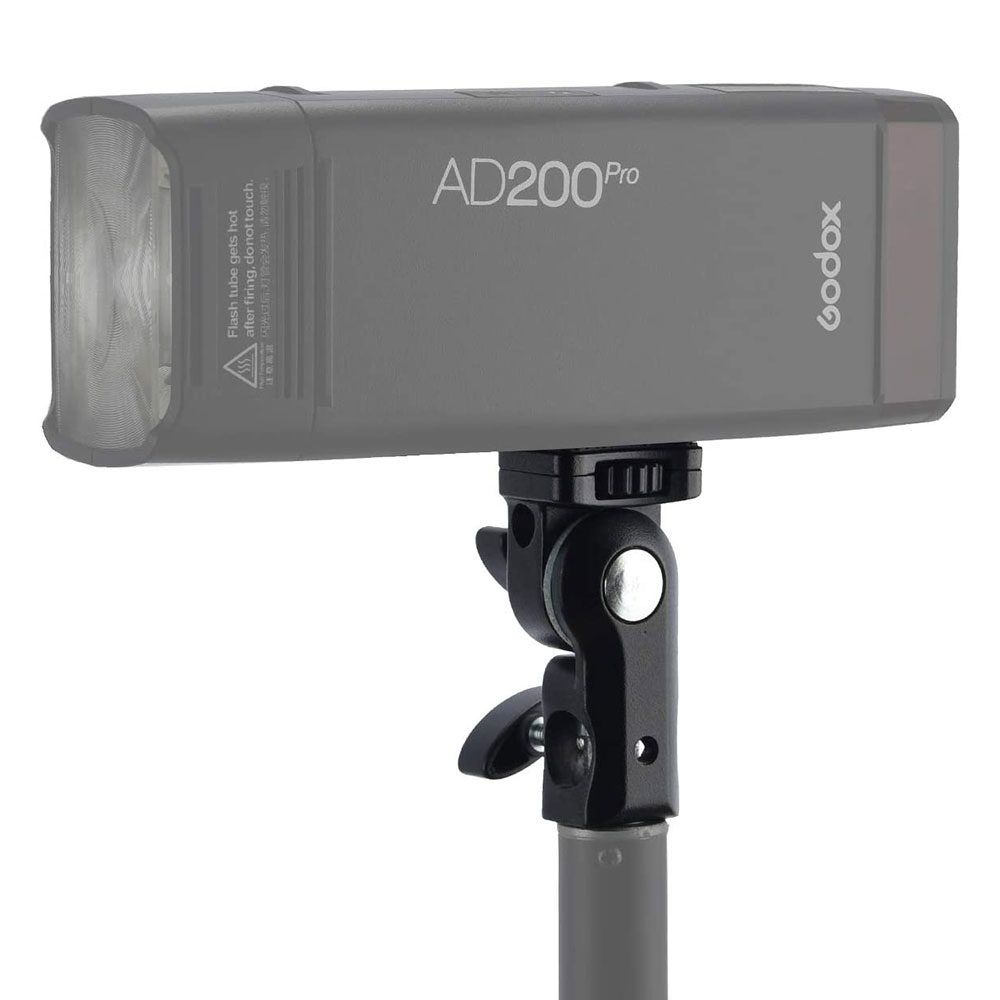 Godox AD-E2 Standhalter mit montiertem AD200 Pro Blitzgerät auf einem Lampenstativ