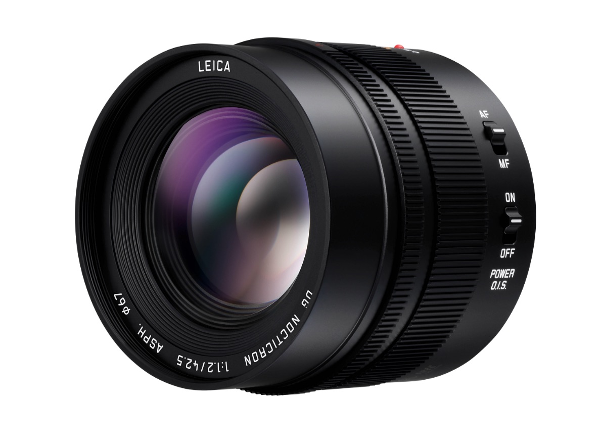 Lumix Leica DG Nocticron 42.5mm F1.2 ASPH. Panasonic Lumix Leica DG Nocticron 42.5mm F1.2 ASPH. Objektiv liegend auf der Seite mit Linse schräg nach vorne