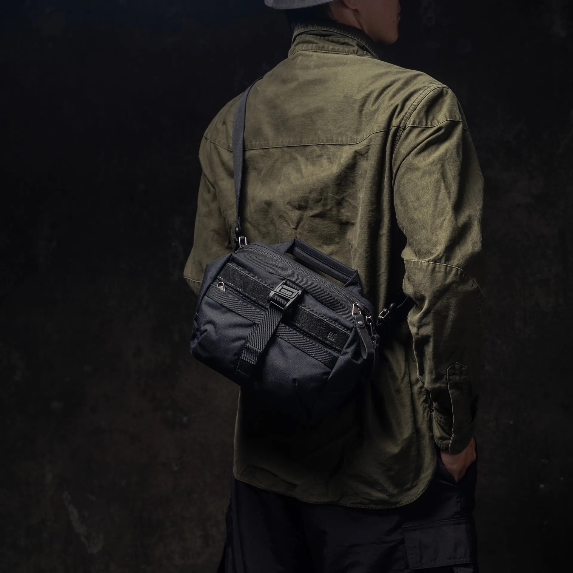 Mini Rider V2 Sling Bag (Black) Mini Rider V2 Sling Bag (Black)