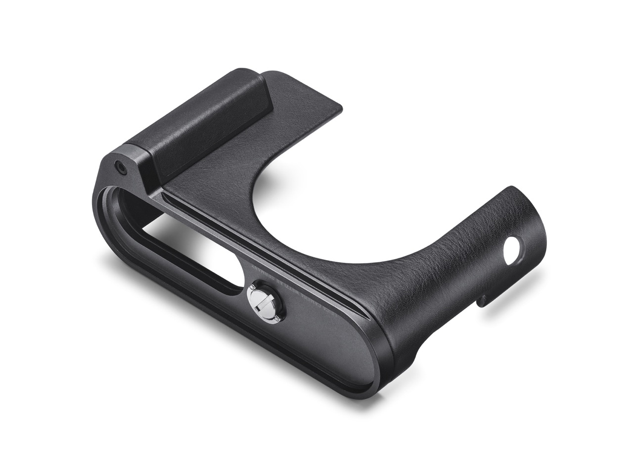 Multifunctional Leather Protector Q3 (schwarz) Leica Multifunctional Leather Protector für die Leica Q3 in der Farbe Schwarz, liegend Ansicht von Schräg Oben mit der Unterseite sichtbar