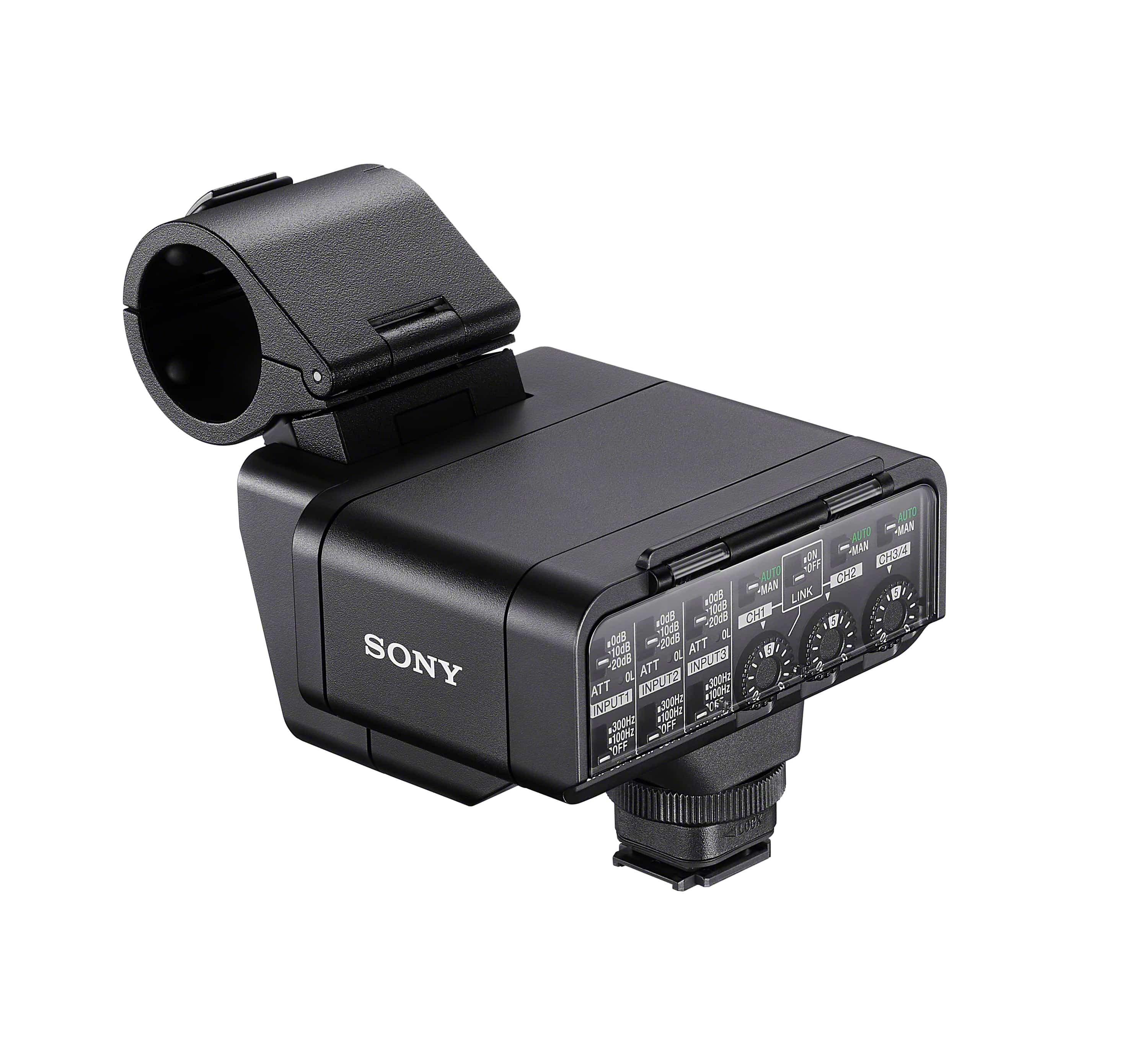 Sony XLR-A4 Audioadapter mit Bedienelementen und Mikrofonhalterung in schräger Produktansicht