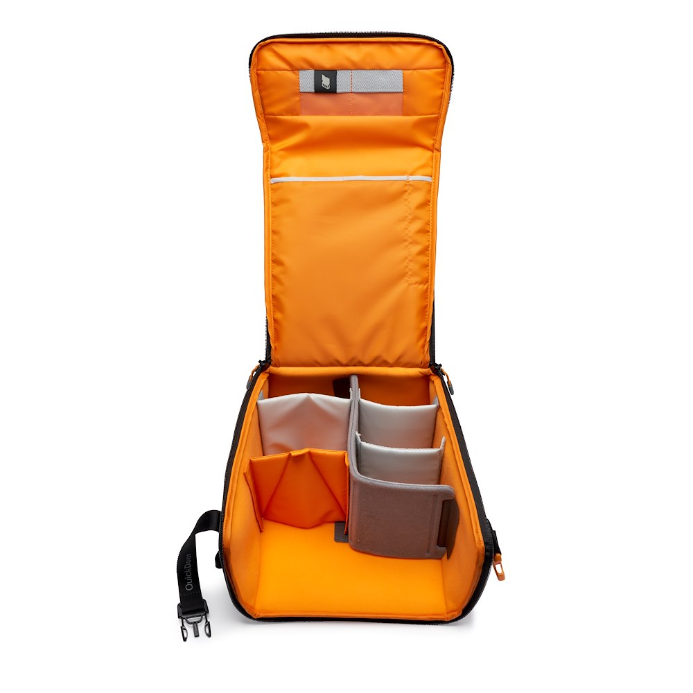 Lowepro GearUp Creator Box XL II – leerer Innenraum mit verstellbaren Trennwänden für flexible Organisation
