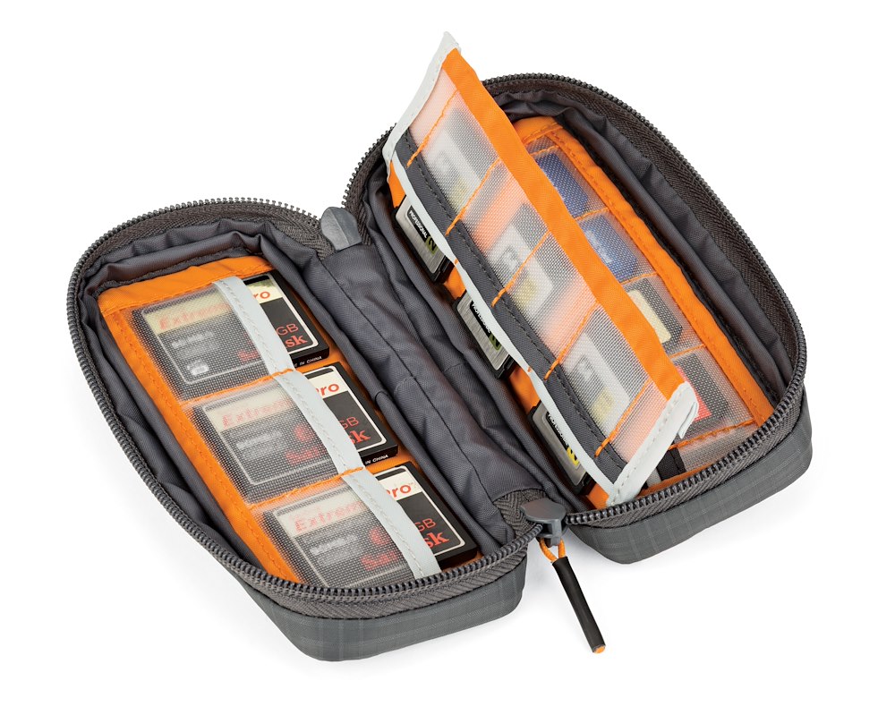 Lowepro GearUp Memory Wallet 20 – geöffnete Innenansicht mit elastischen Fächern für SD- und microSD-Karten