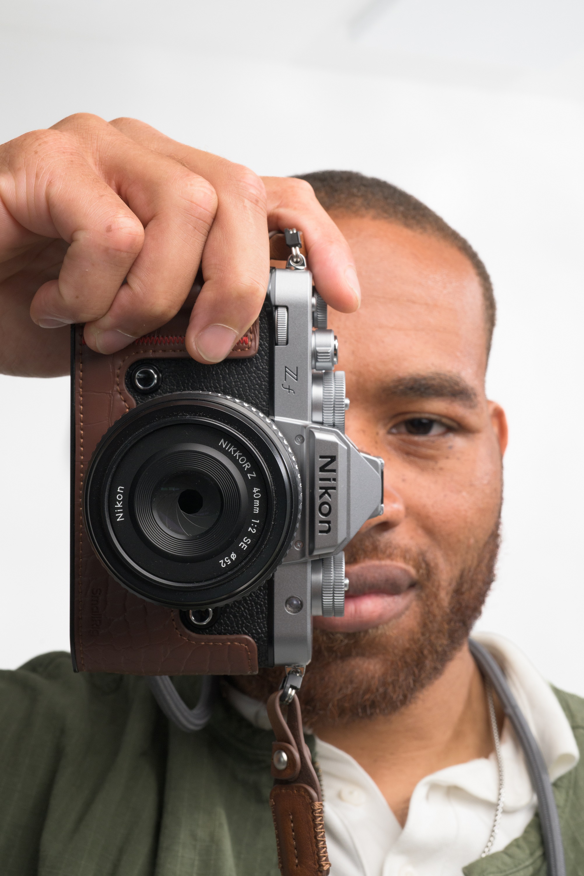 Zf (Silber) + NIKKOR Z 40mm F2 SE inkl. Promo-Case Zf (Silber) + NIKKOR Z 40mm F2 SE inkl. Promo-Case