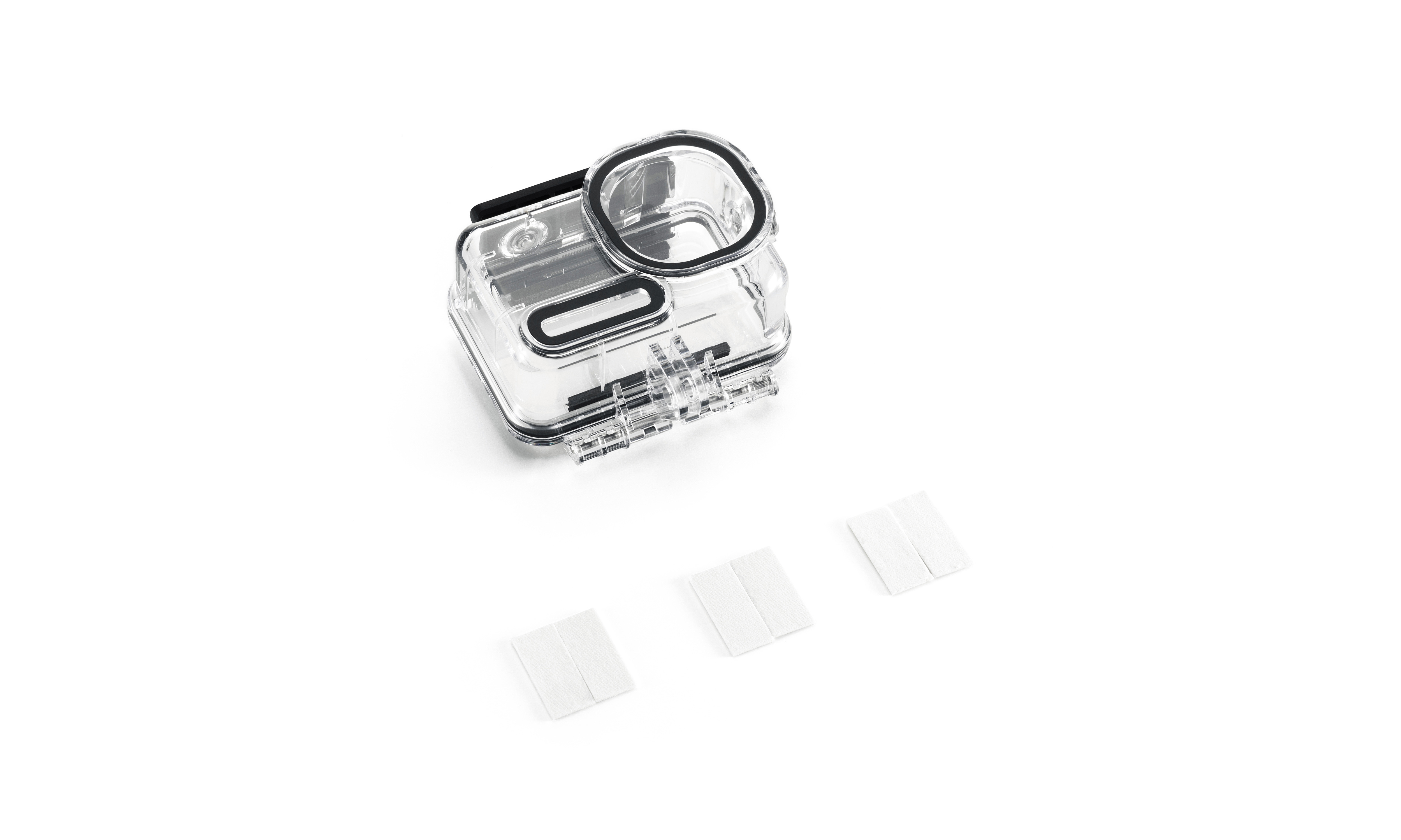 Wasserfestes Gehäuse für DJI Osmo Action 6 DJI Osmo Action 6 Tauchgehäuse – schräge Gehäuseansicht mit drei Anti-Beschlag-Pads darunter