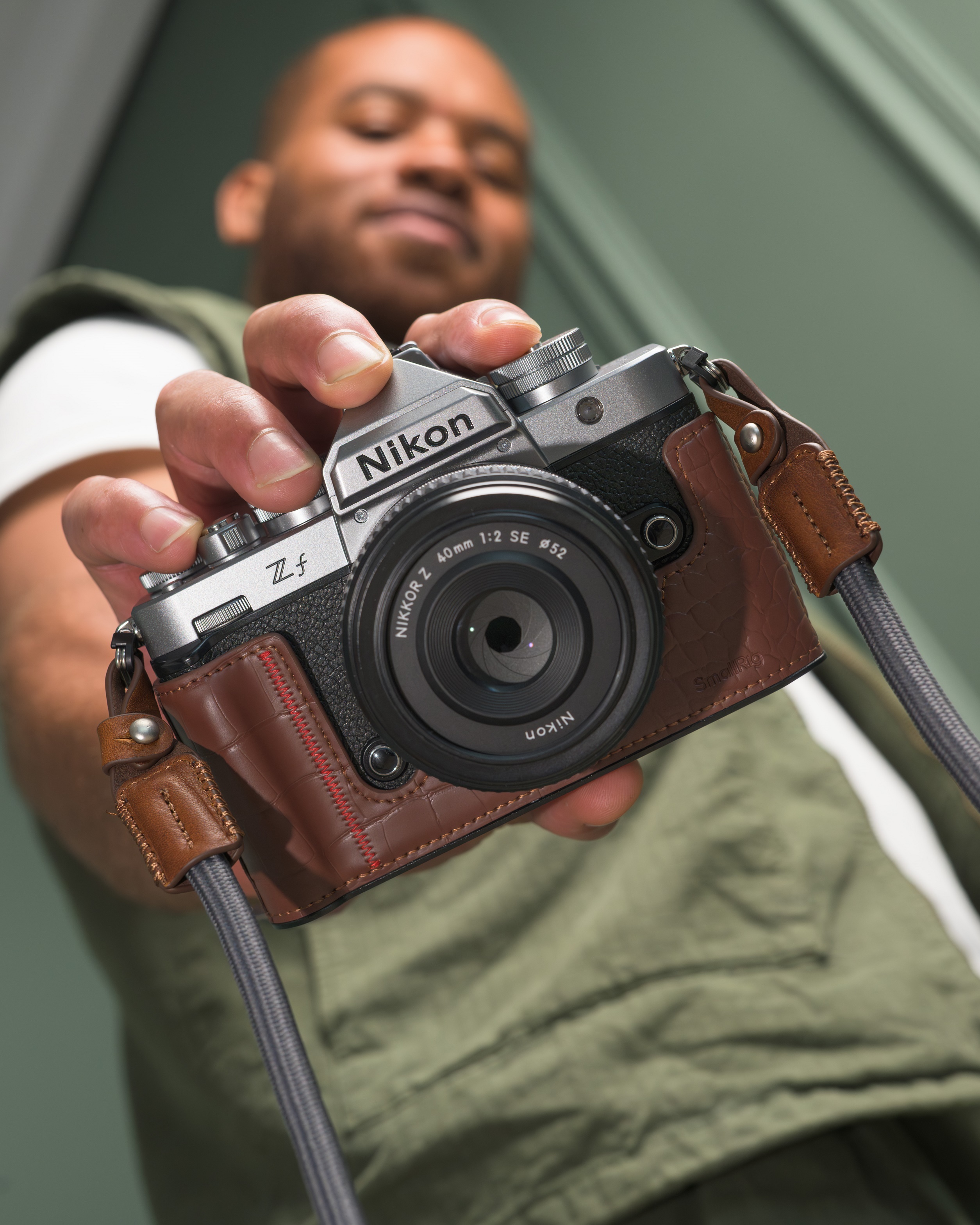 Zf (Silber) + NIKKOR Z 40mm F2 SE inkl. Promo-Case Zf (Silber) + NIKKOR Z 40mm F2 SE inkl. Promo-Case