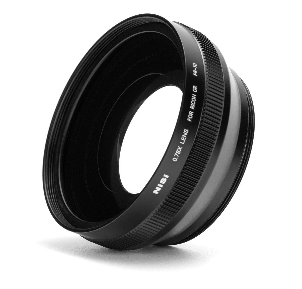 NiSi Weitwinkel Konverter PR-10 für Ricoh GR – schräge Ansicht des 0,78x Vorsatzobjektivs